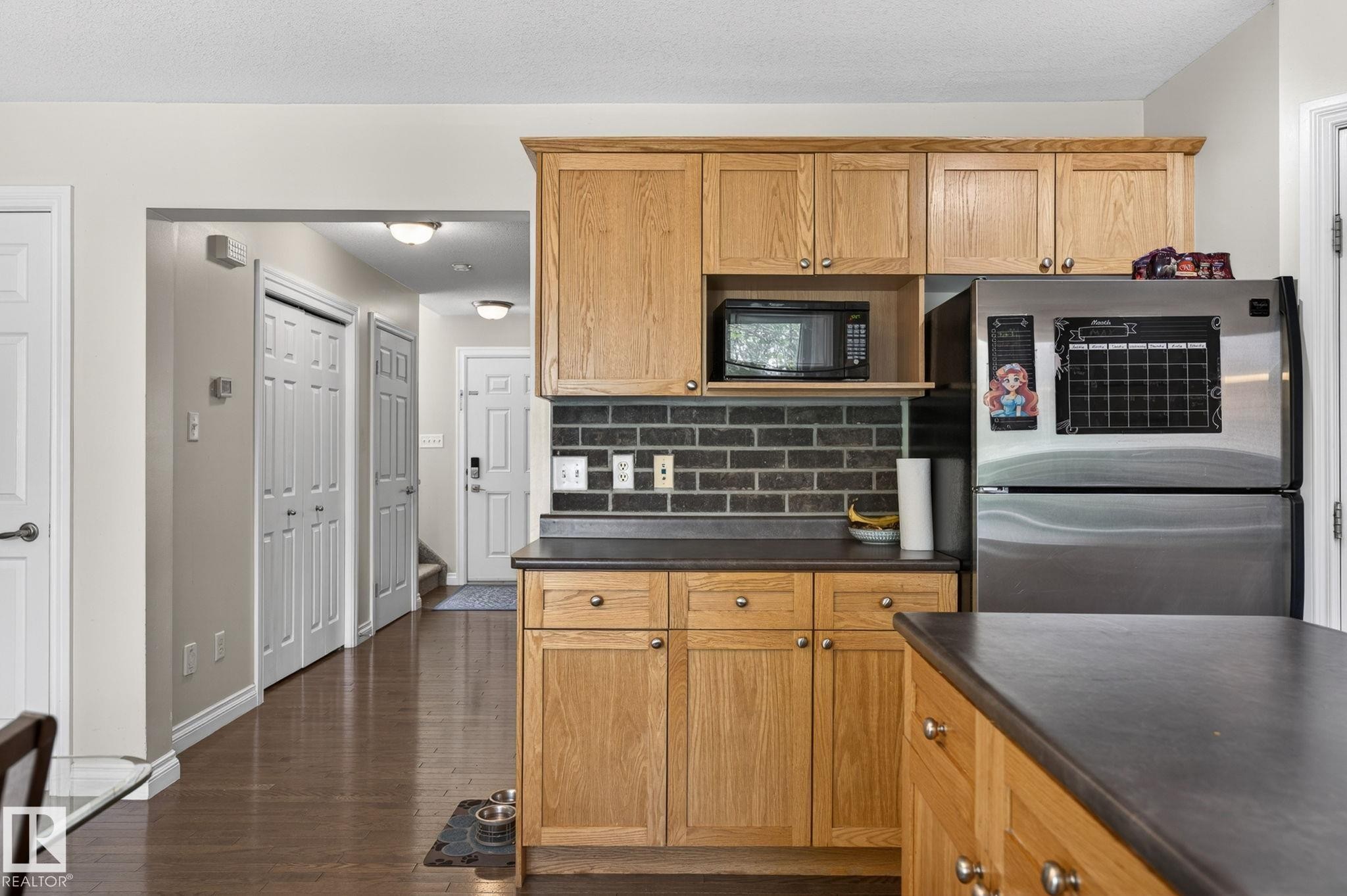 1844 Towne Centre Boulevard, Edmonton, AB - Indoor Photo Showing Kitchen