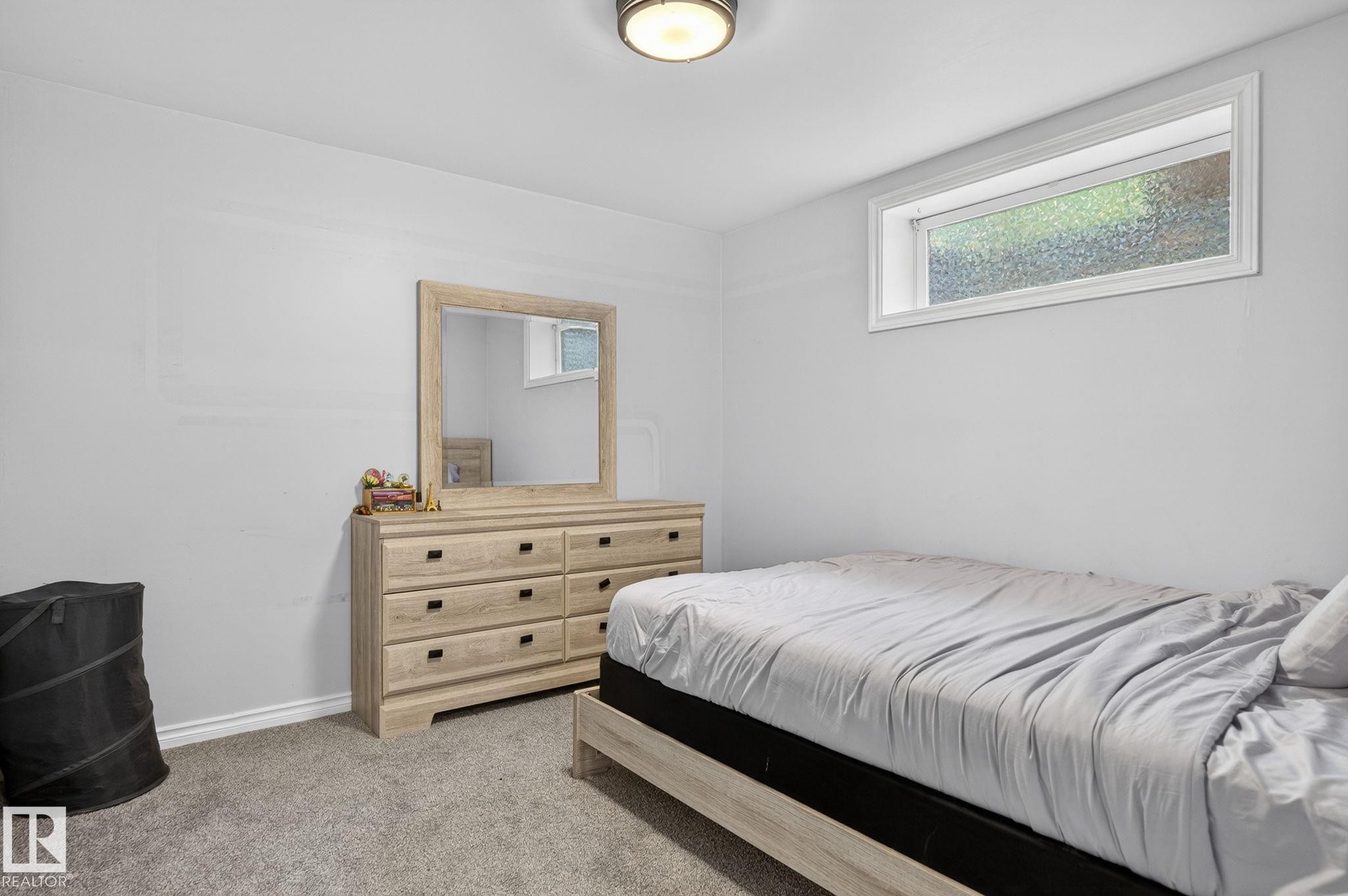 1844 Towne Centre Boulevard, Edmonton, AB - Indoor Photo Showing Bedroom