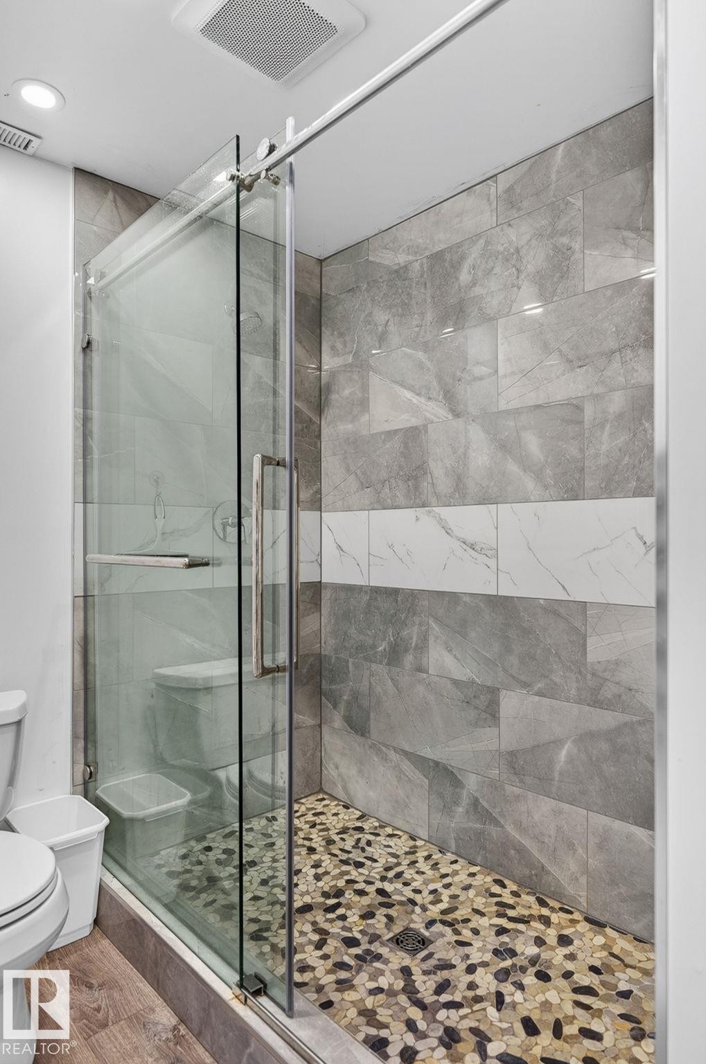 1844 Towne Centre Boulevard, Edmonton, AB - Indoor Photo Showing Bathroom
