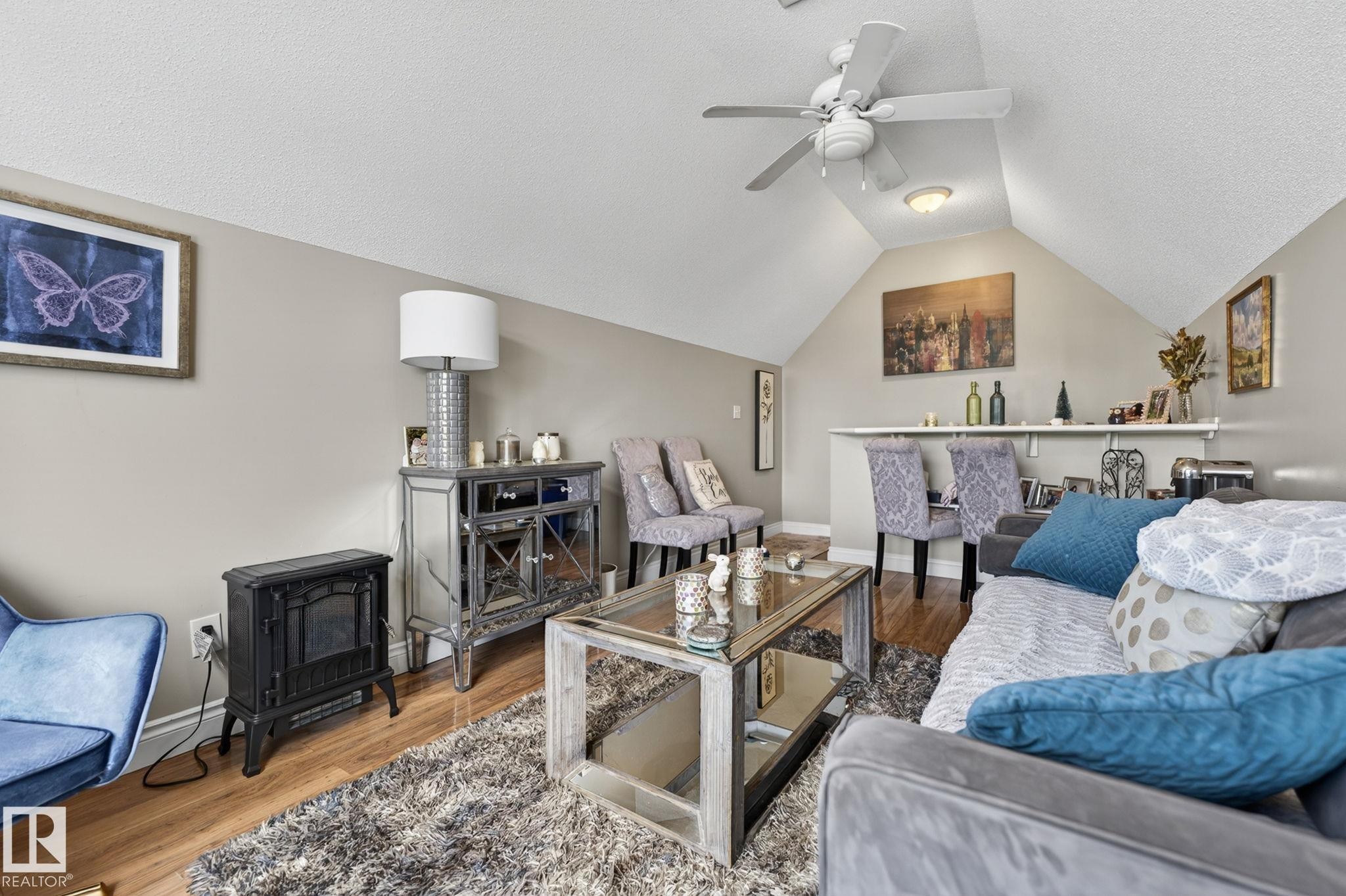 1844 Towne Centre Boulevard, Edmonton, AB - Indoor Photo Showing Living Room