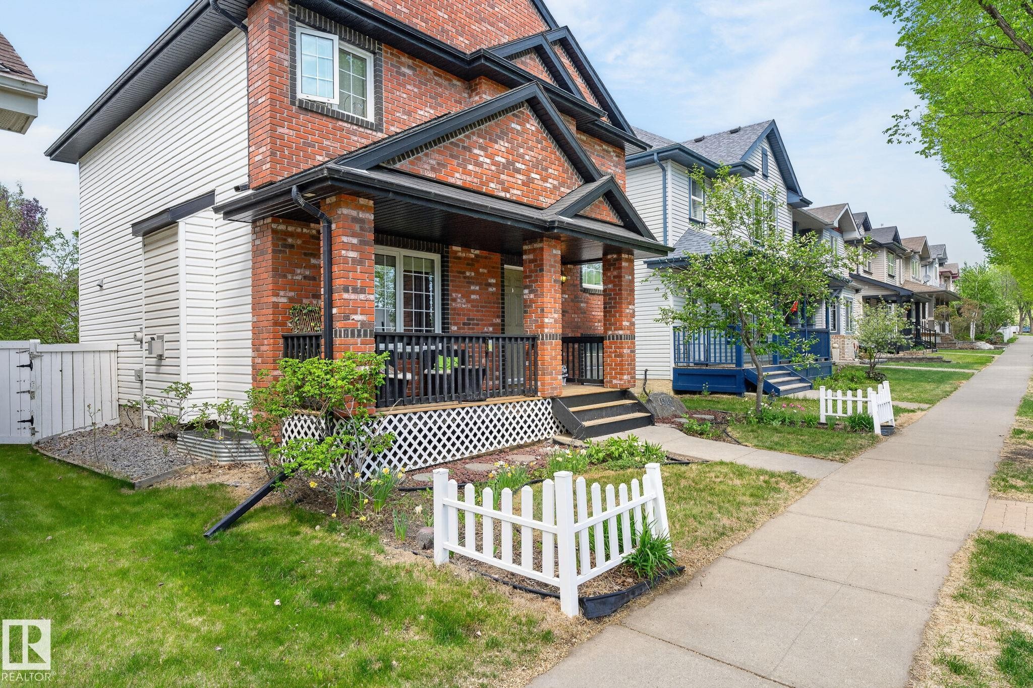 1844 Towne Centre Boulevard, Edmonton, AB - Outdoor With Deck Patio Veranda With Facade