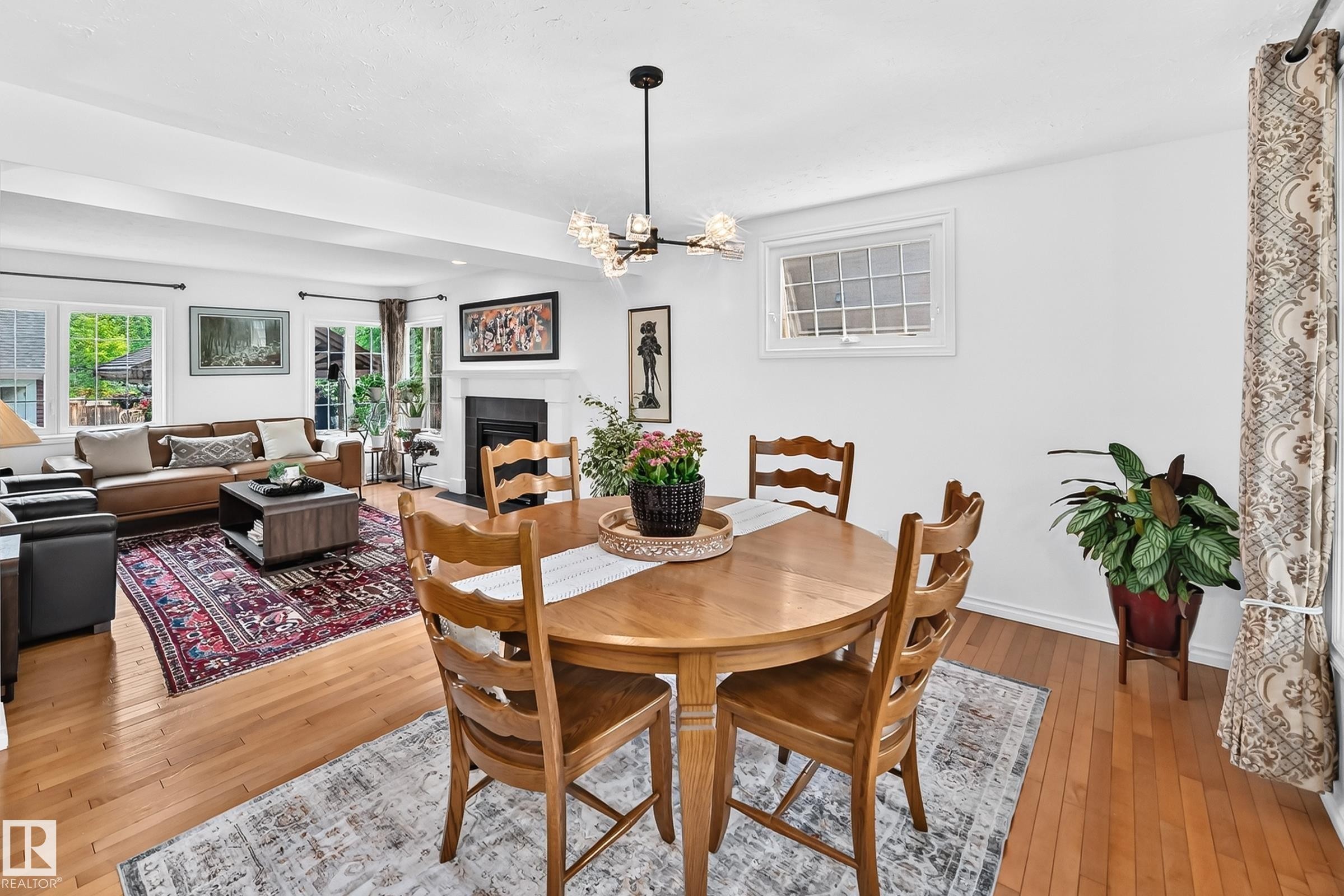 Open-concept dining area featuring hardwood flooring - 10323 138 Street Nw, Edmonton, AB - Indoor Photo Showing Dining Room
