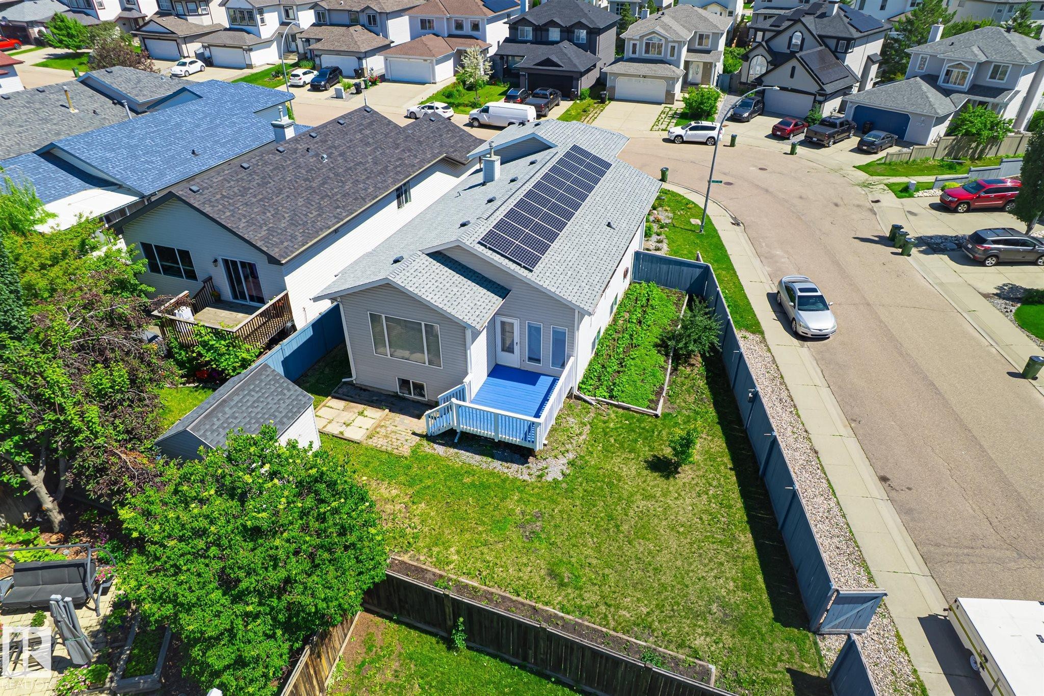 Ranch-style residence featuring a gray exterior and a vibrant blue deck - 14908 137 Street Nw, Edmonton, AB - Outdoor