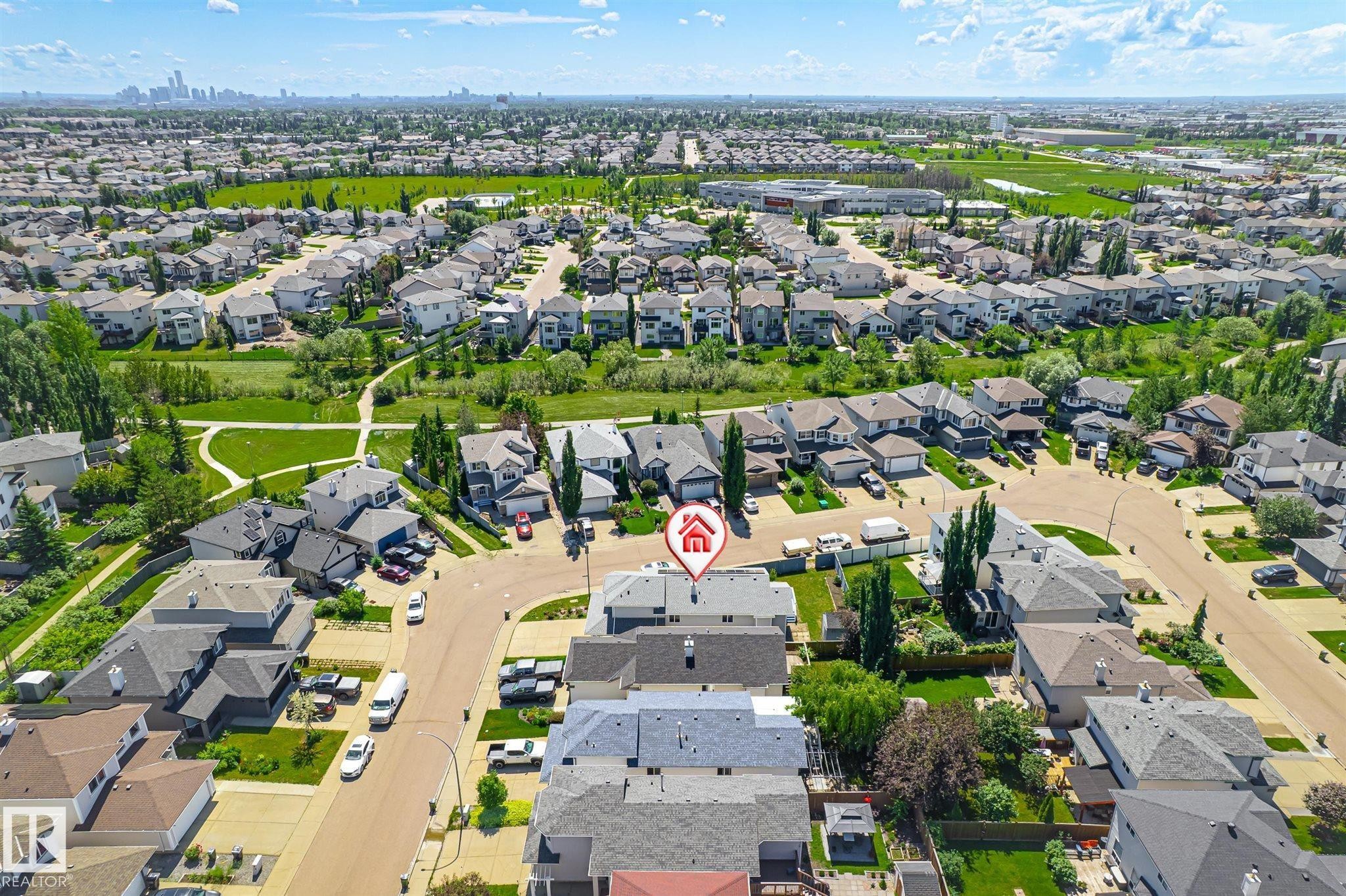Aerial perspective of a residential neighborhood featuring detached homes with varied rooflines and a curvilinear street layout - 14908 137 Street Nw, Edmonton, AB - Outdoor With View