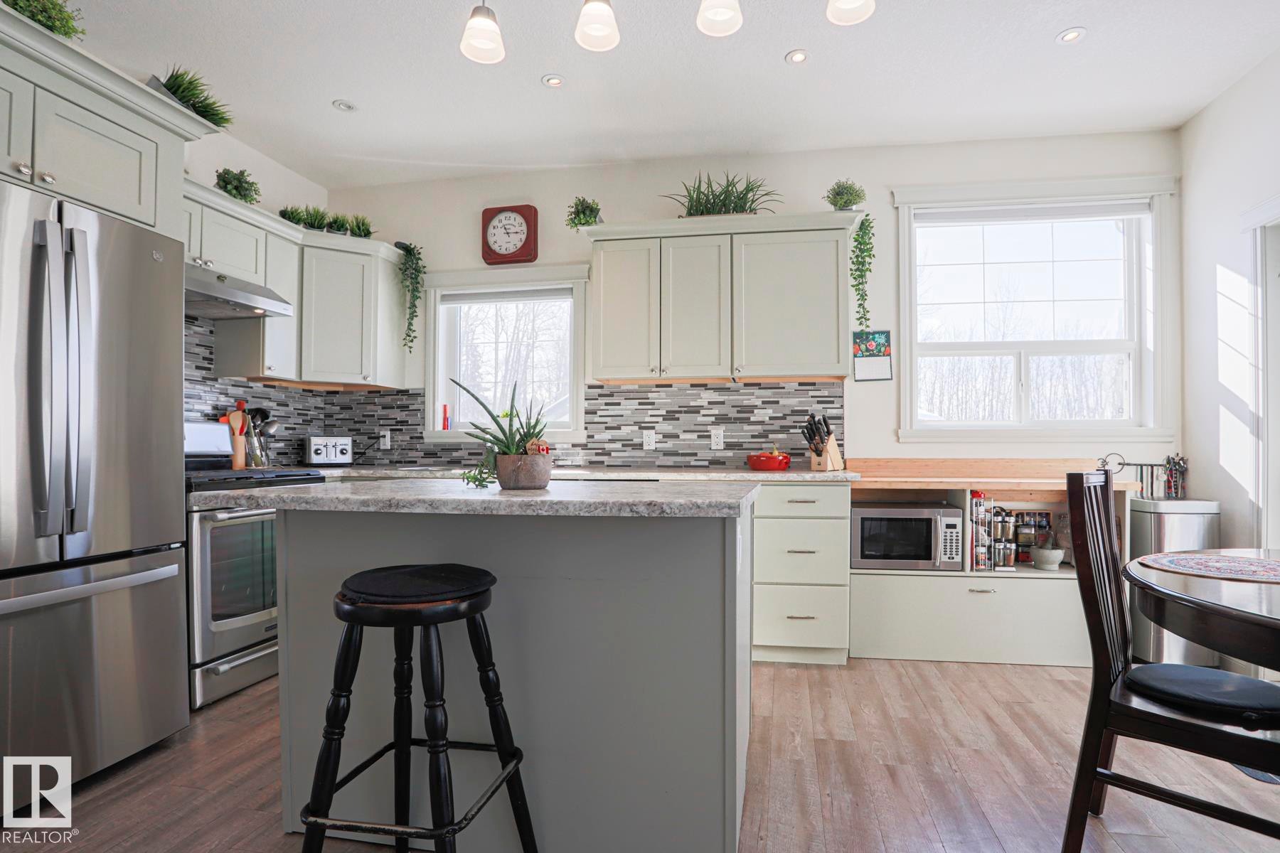 8 Main Street, Entwistle, AB