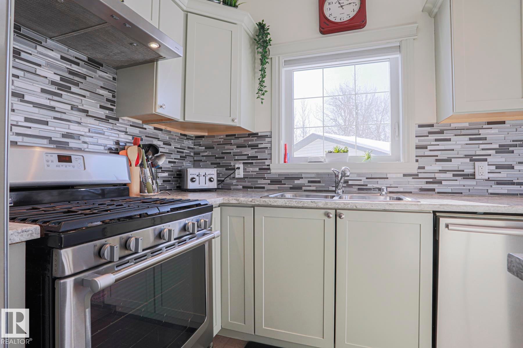 8 Main Street, Entwistle, AB