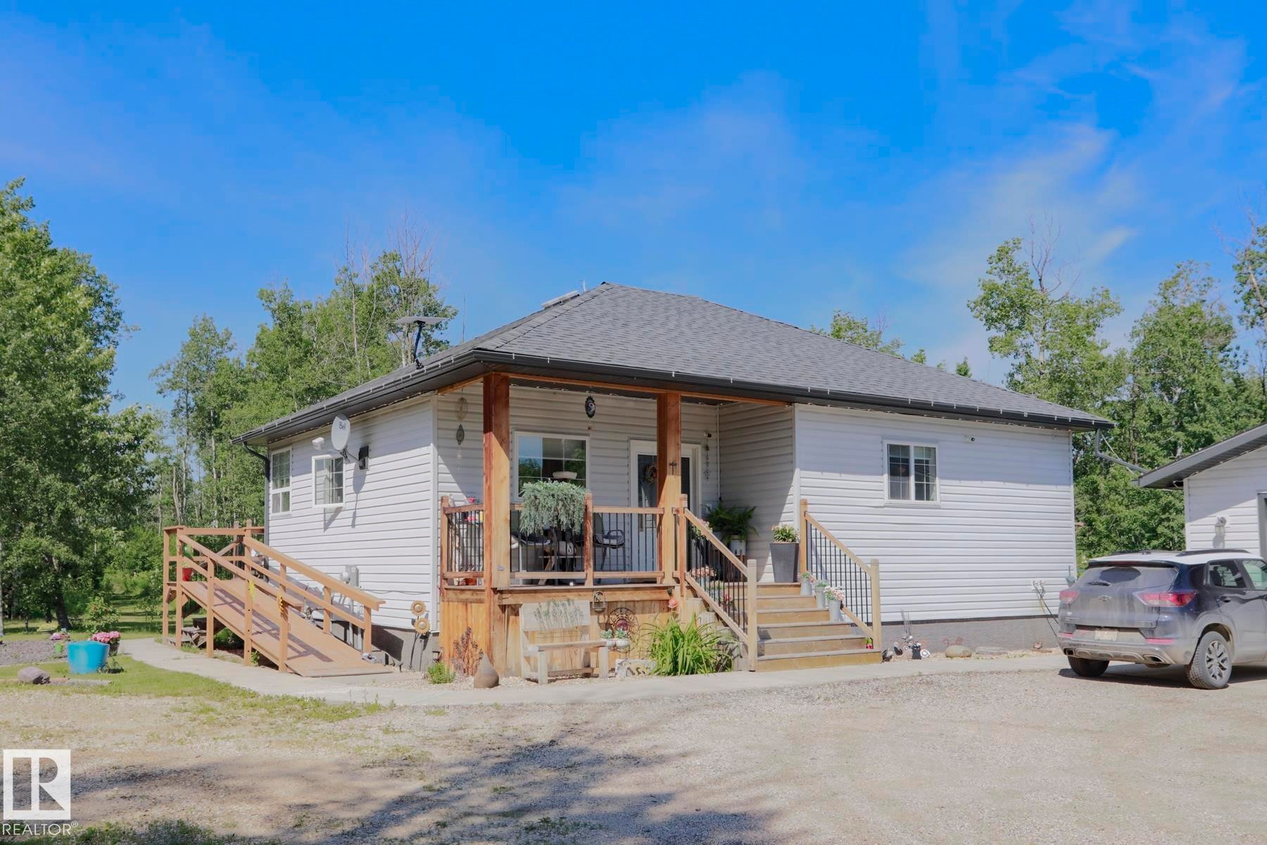 8 Main Street, Entwistle, AB