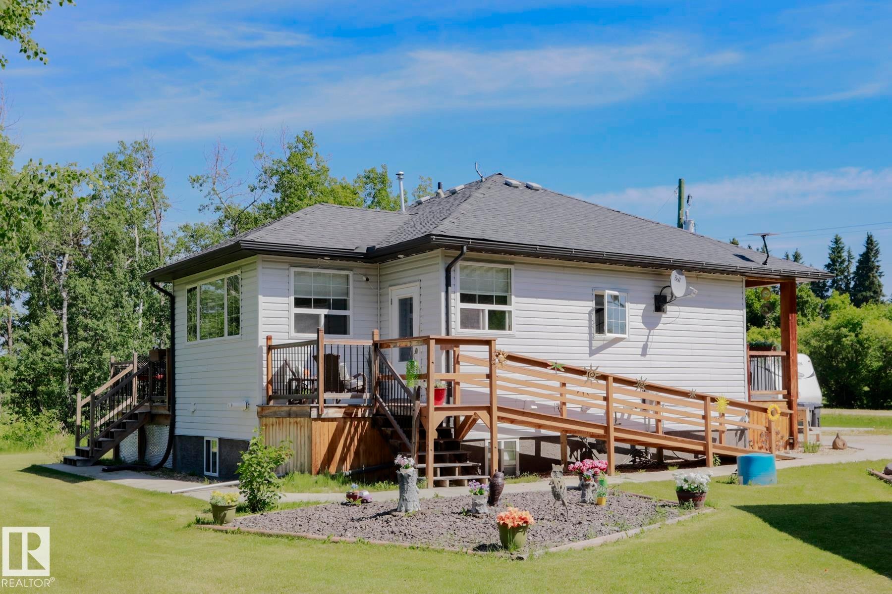 8 Main Street, Entwistle, AB