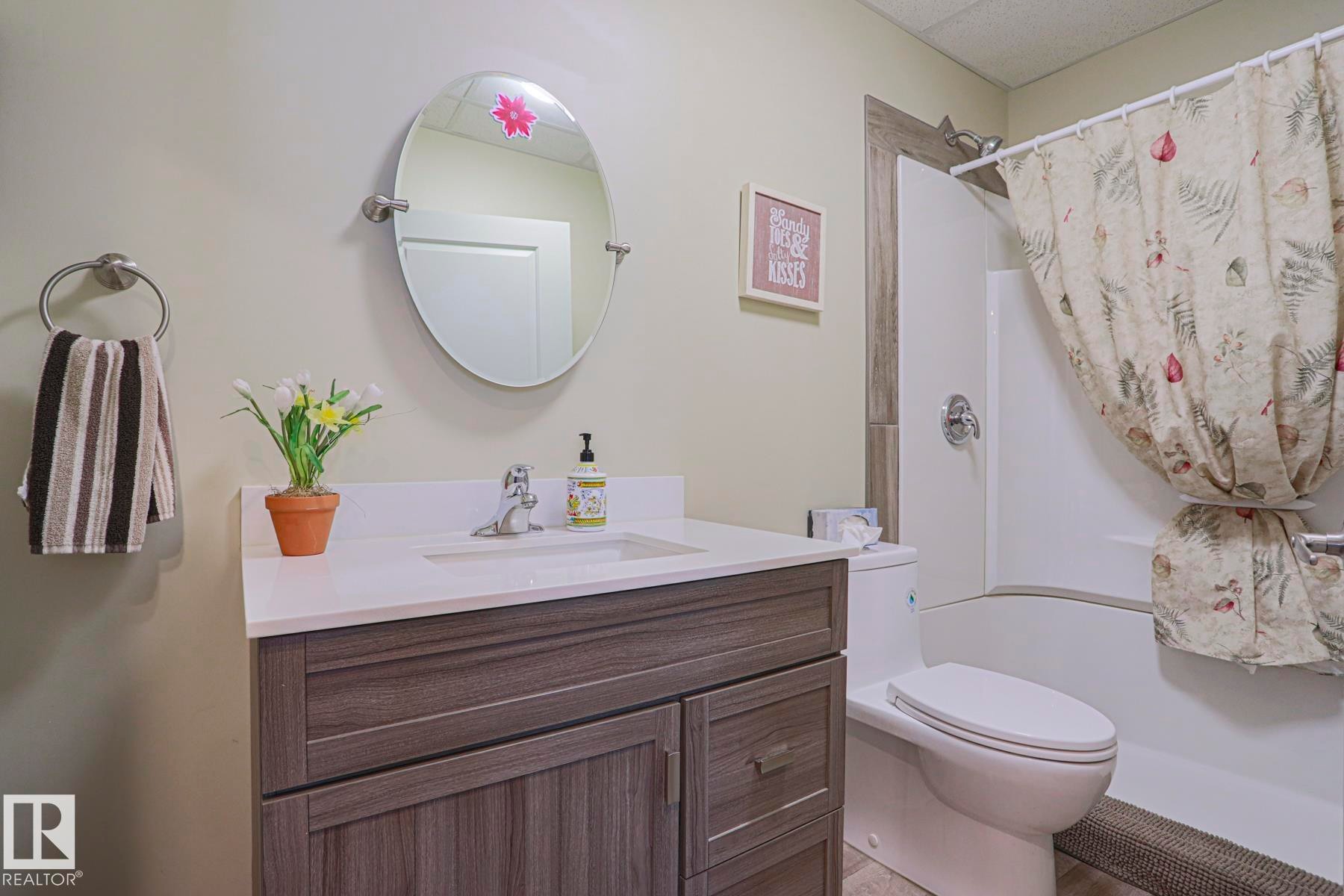 8 Main Street, Entwistle, AB