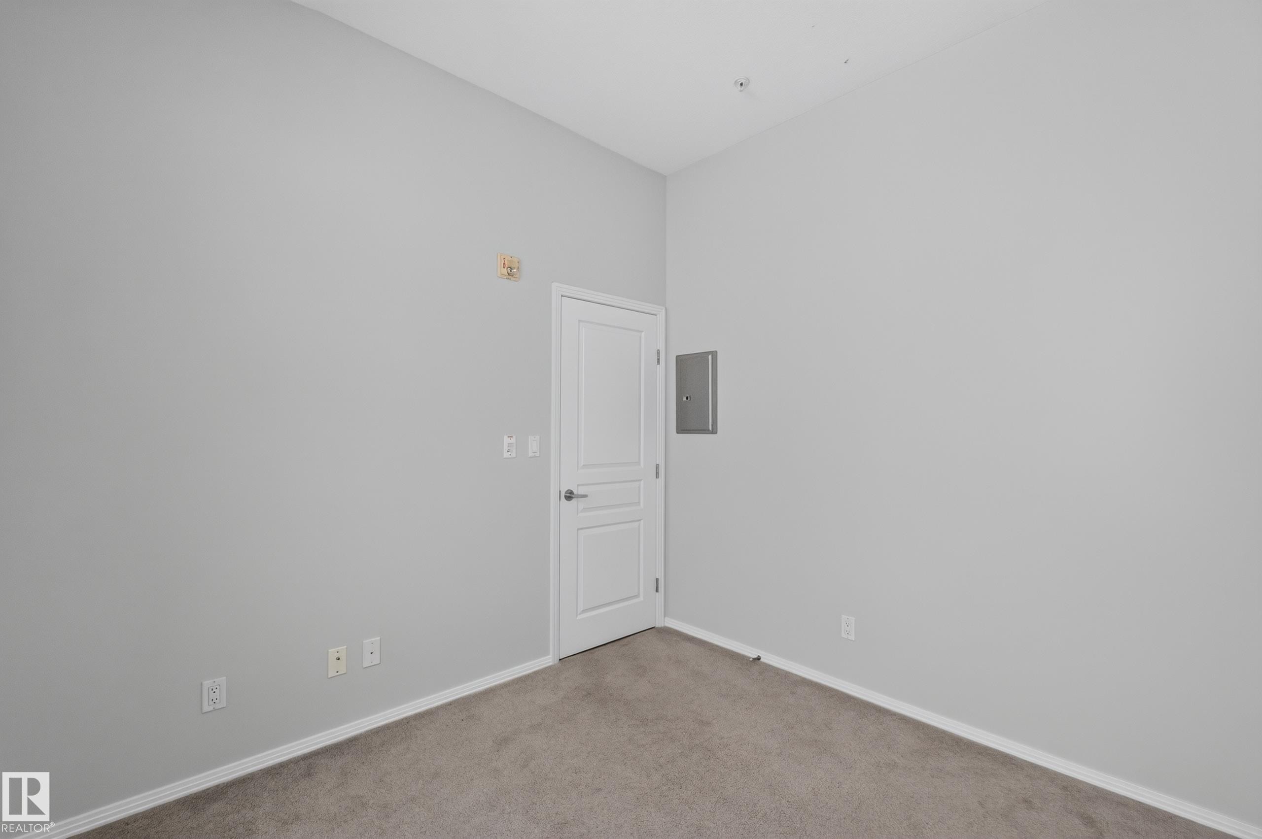 #403 10531 117 St Nw, Edmonton, AB - Indoor Photo Showing Other Room