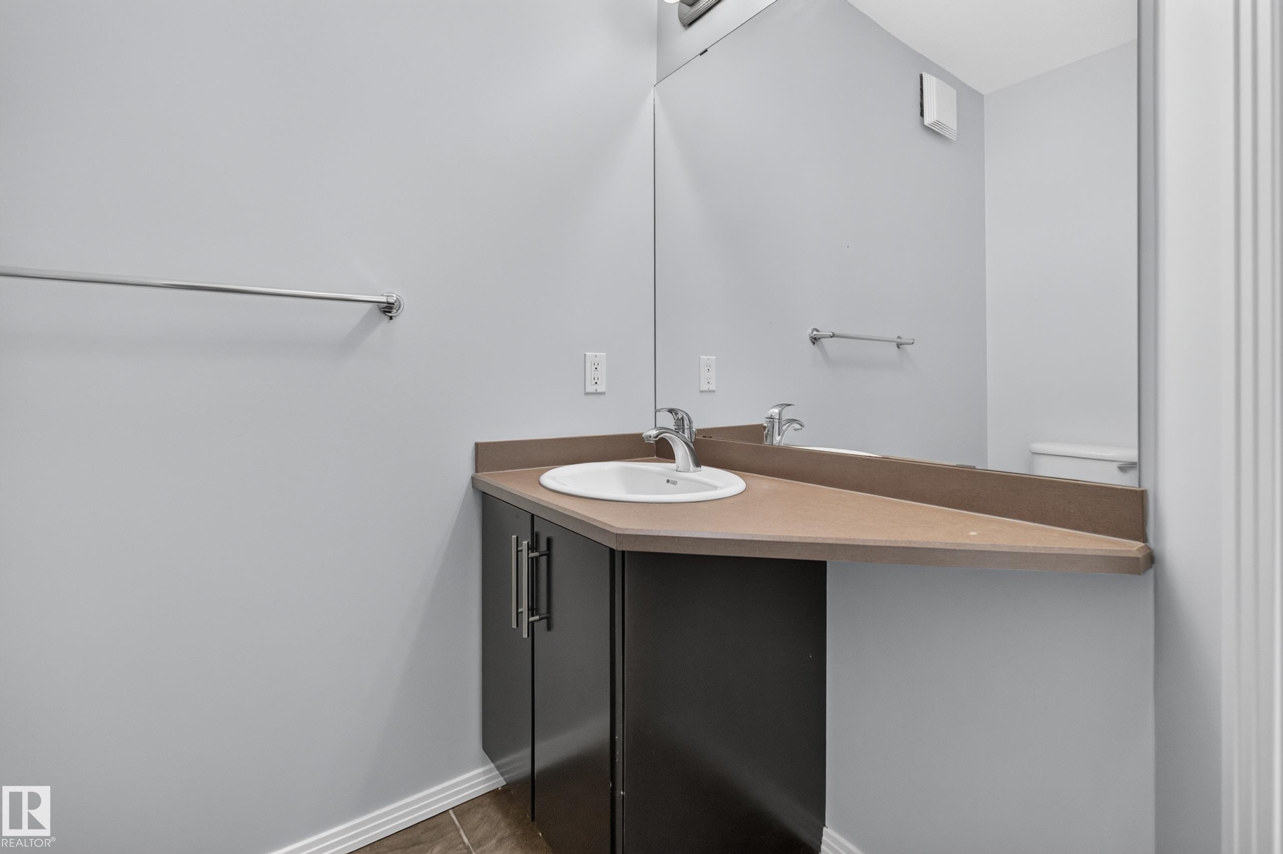 #403 10531 117 St Nw, Edmonton, AB - Indoor Photo Showing Bathroom