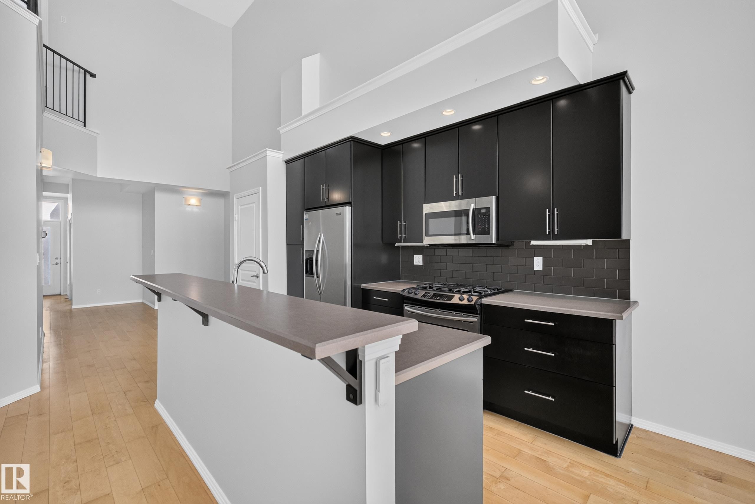 #403 10531 117 St Nw, Edmonton, AB - Indoor Photo Showing Kitchen With Upgraded Kitchen