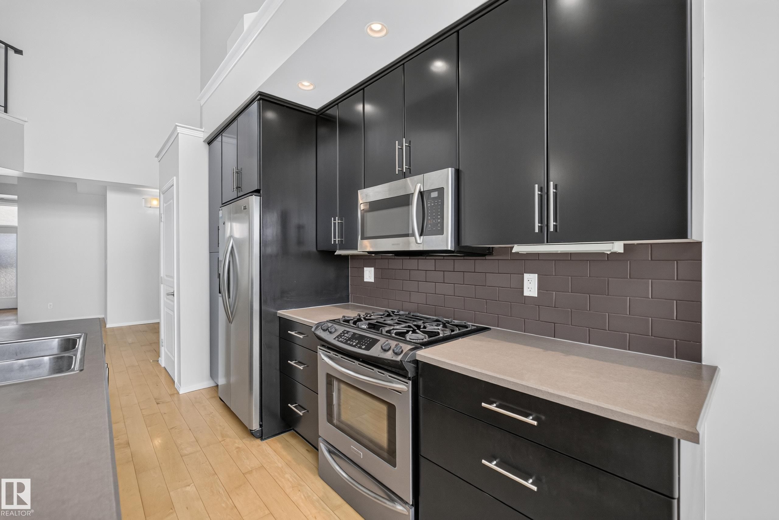 #403 10531 117 St Nw, Edmonton, AB - Indoor Photo Showing Kitchen With Double Sink With Upgraded Kitchen