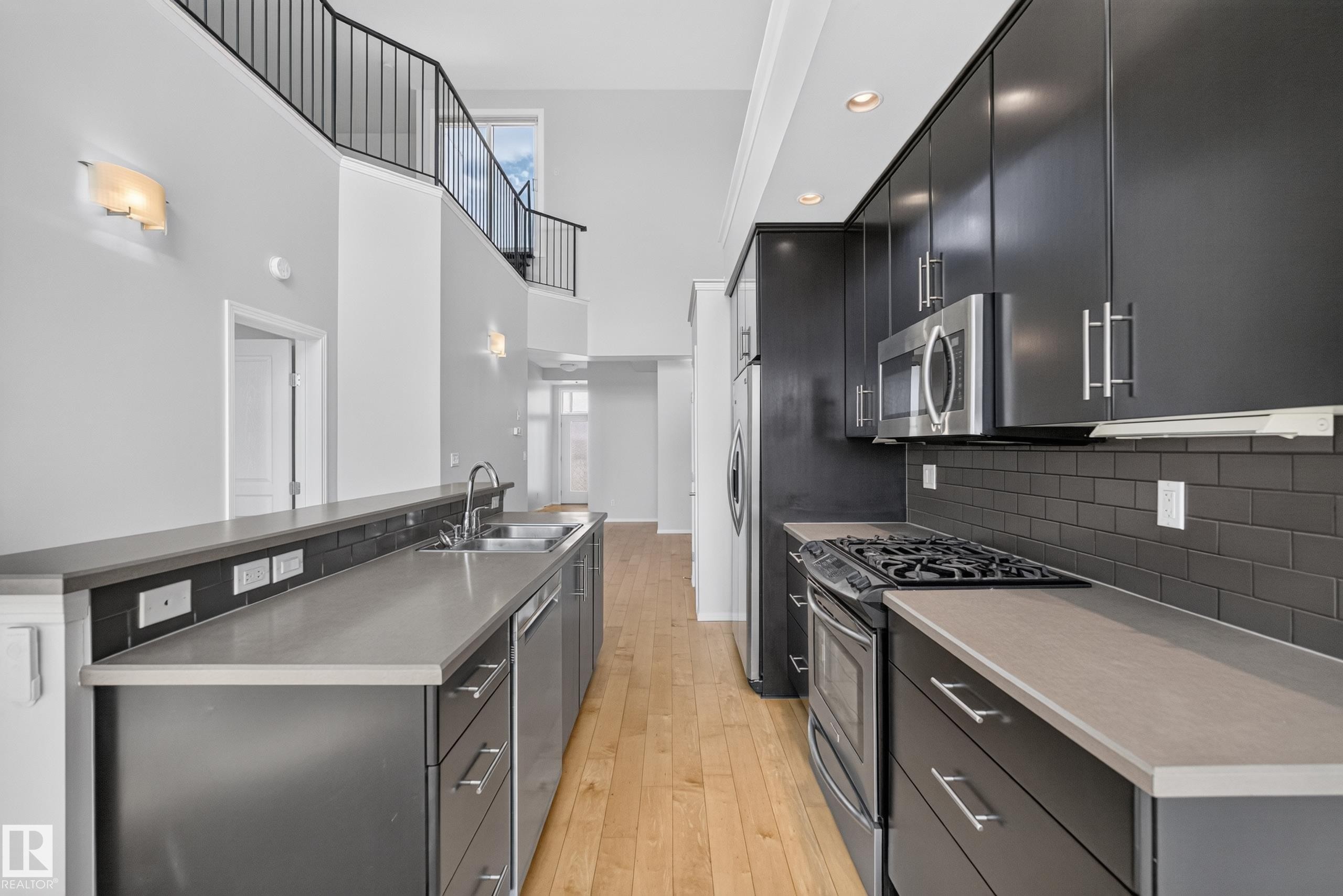 #403 10531 117 St Nw, Edmonton, AB - Indoor Photo Showing Kitchen With Double Sink With Upgraded Kitchen