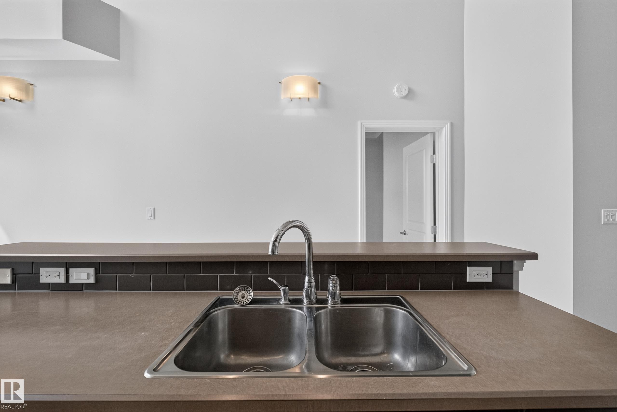 #403 10531 117 St Nw, Edmonton, AB - Indoor Photo Showing Kitchen With Double Sink