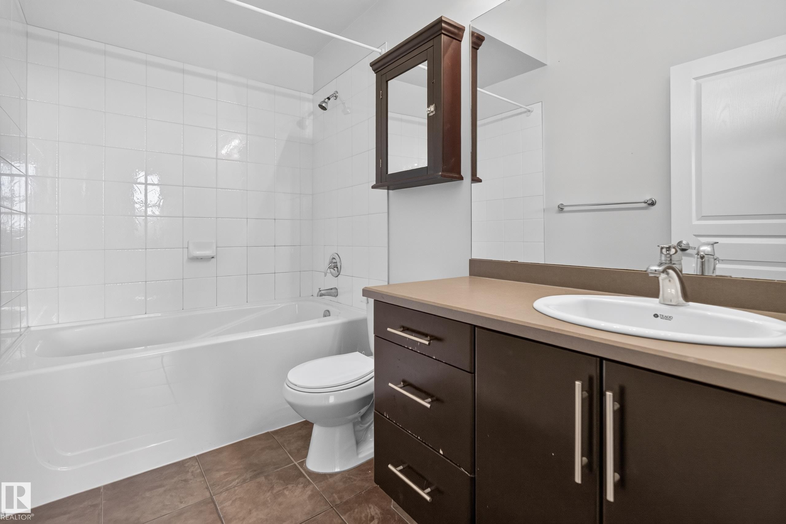 #403 10531 117 St Nw, Edmonton, AB - Indoor Photo Showing Bathroom