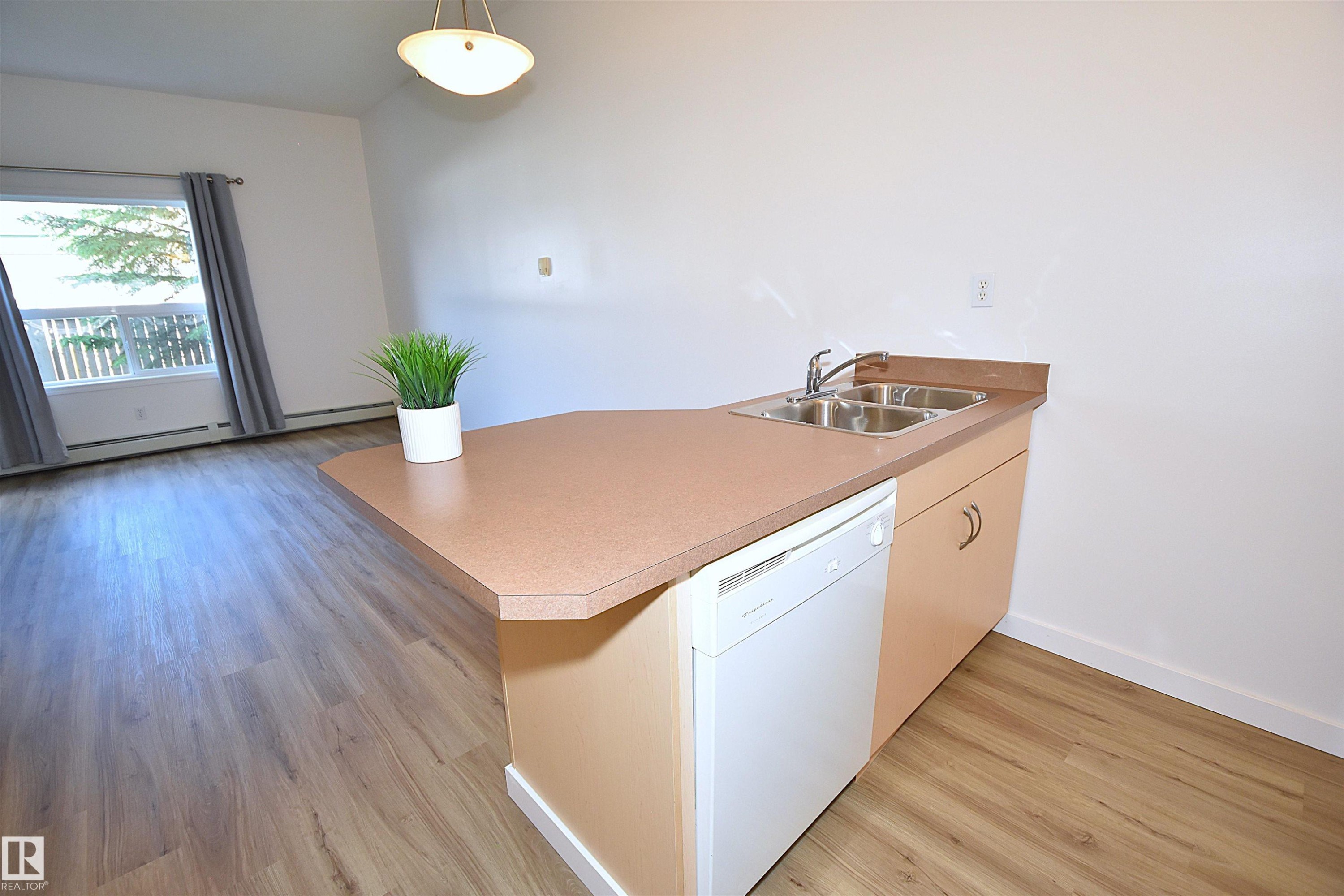 103 4310 33 Street, Stony Plain, AB