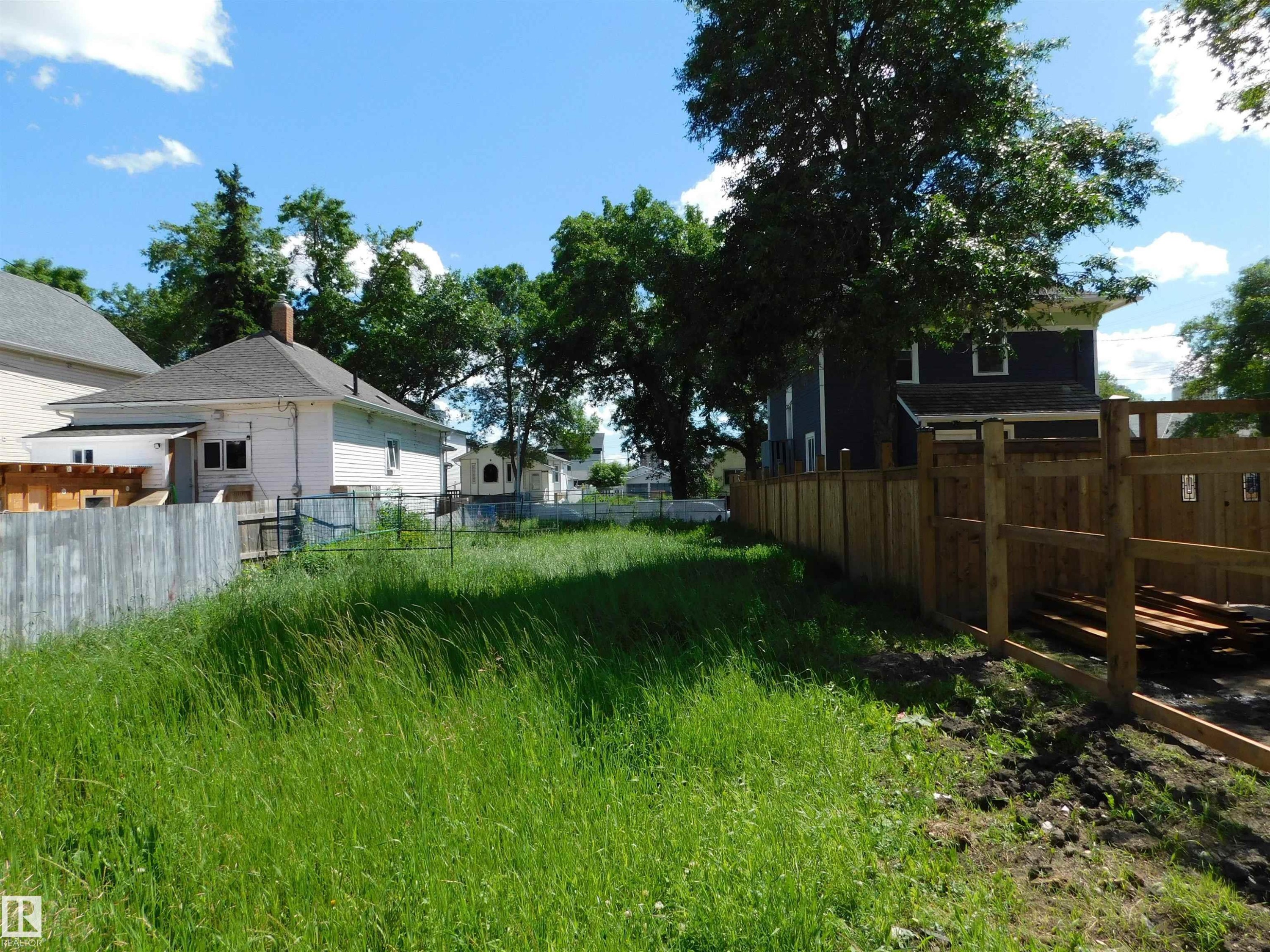 9546 106A Avenue, Edmonton, AB