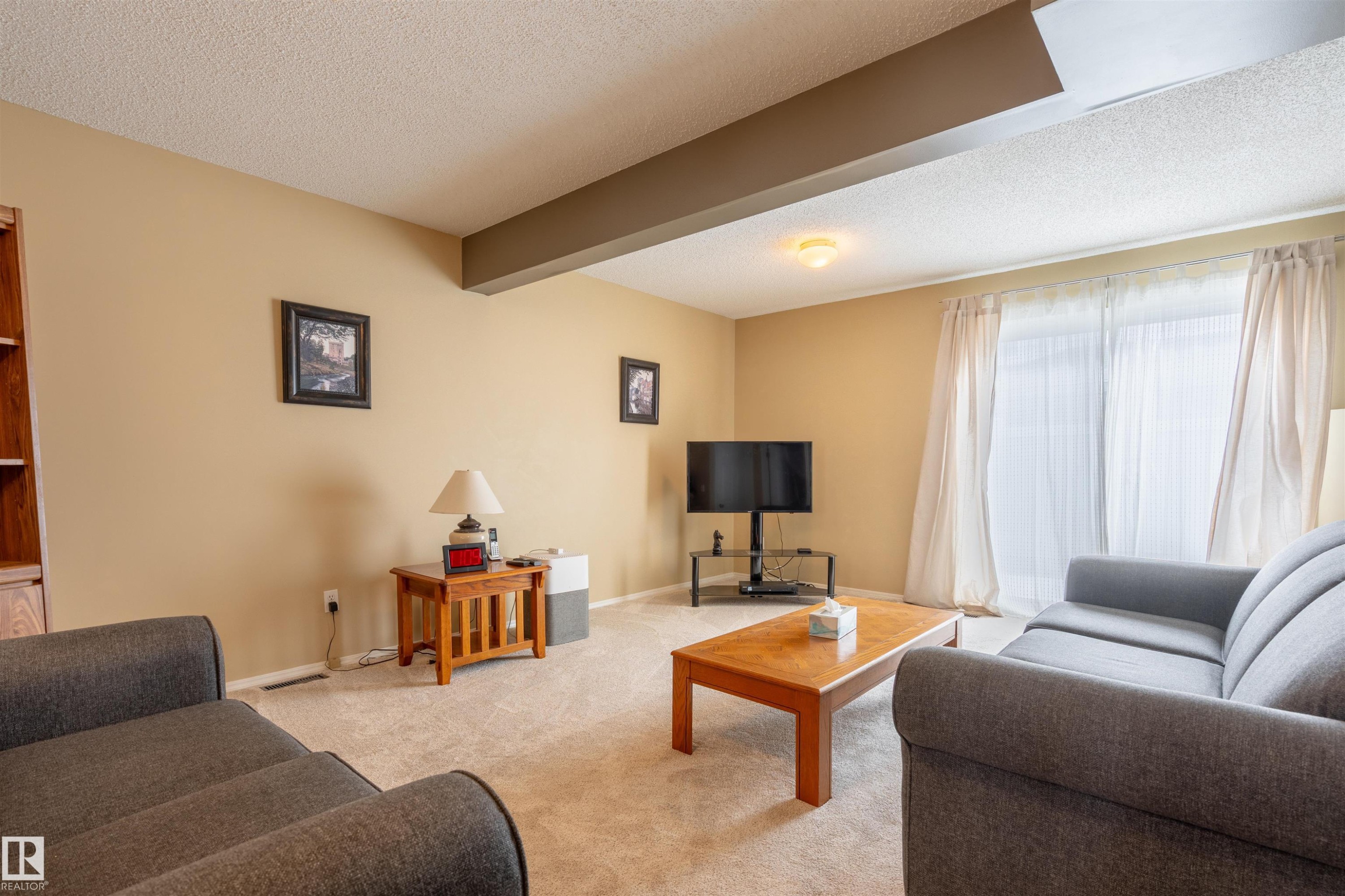 #48 3311 58 St Nw, Edmonton, AB - Indoor Photo Showing Living Room