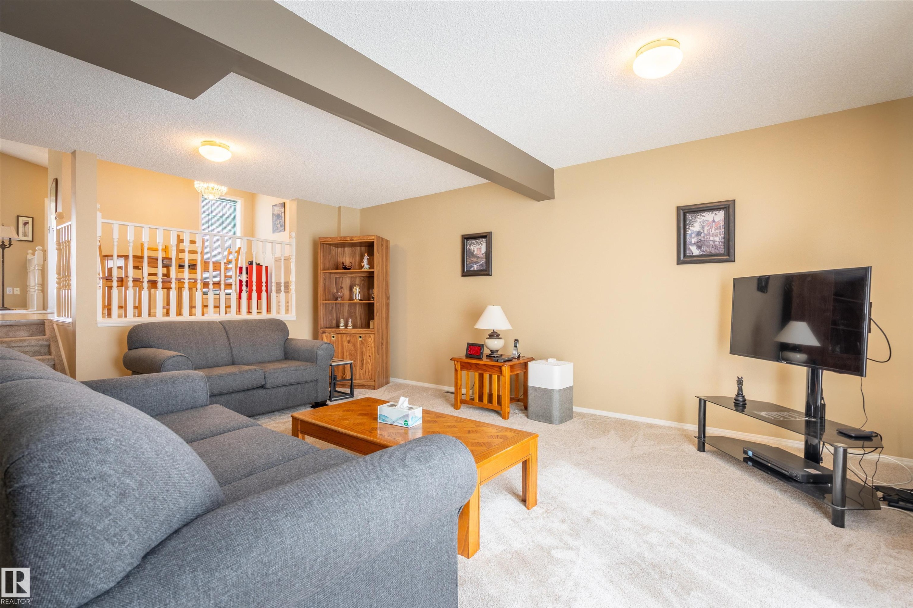 #48 3311 58 St Nw, Edmonton, AB - Indoor Photo Showing Living Room
