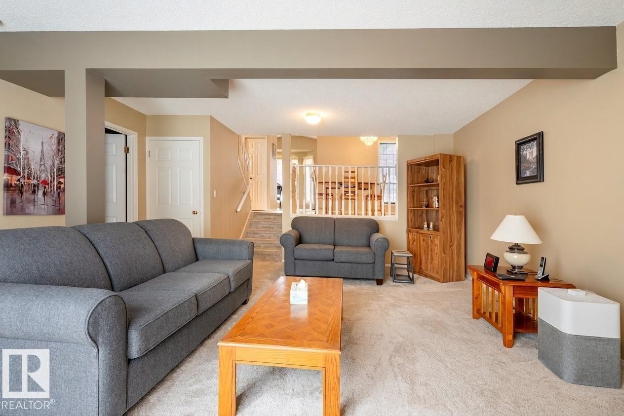 #48 3311 58 St Nw, Edmonton, AB - Indoor Photo Showing Living Room
