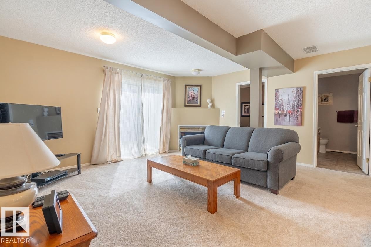 #48 3311 58 St Nw, Edmonton, AB - Indoor Photo Showing Living Room