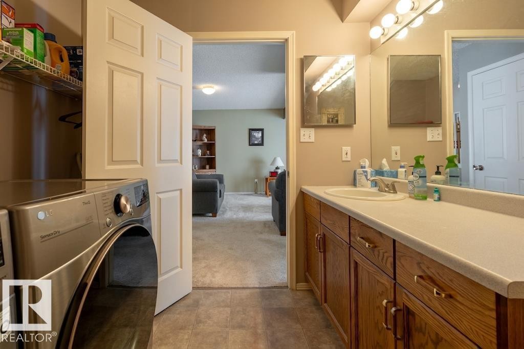 #48 3311 58 St Nw, Edmonton, AB - Indoor Photo Showing Laundry Room