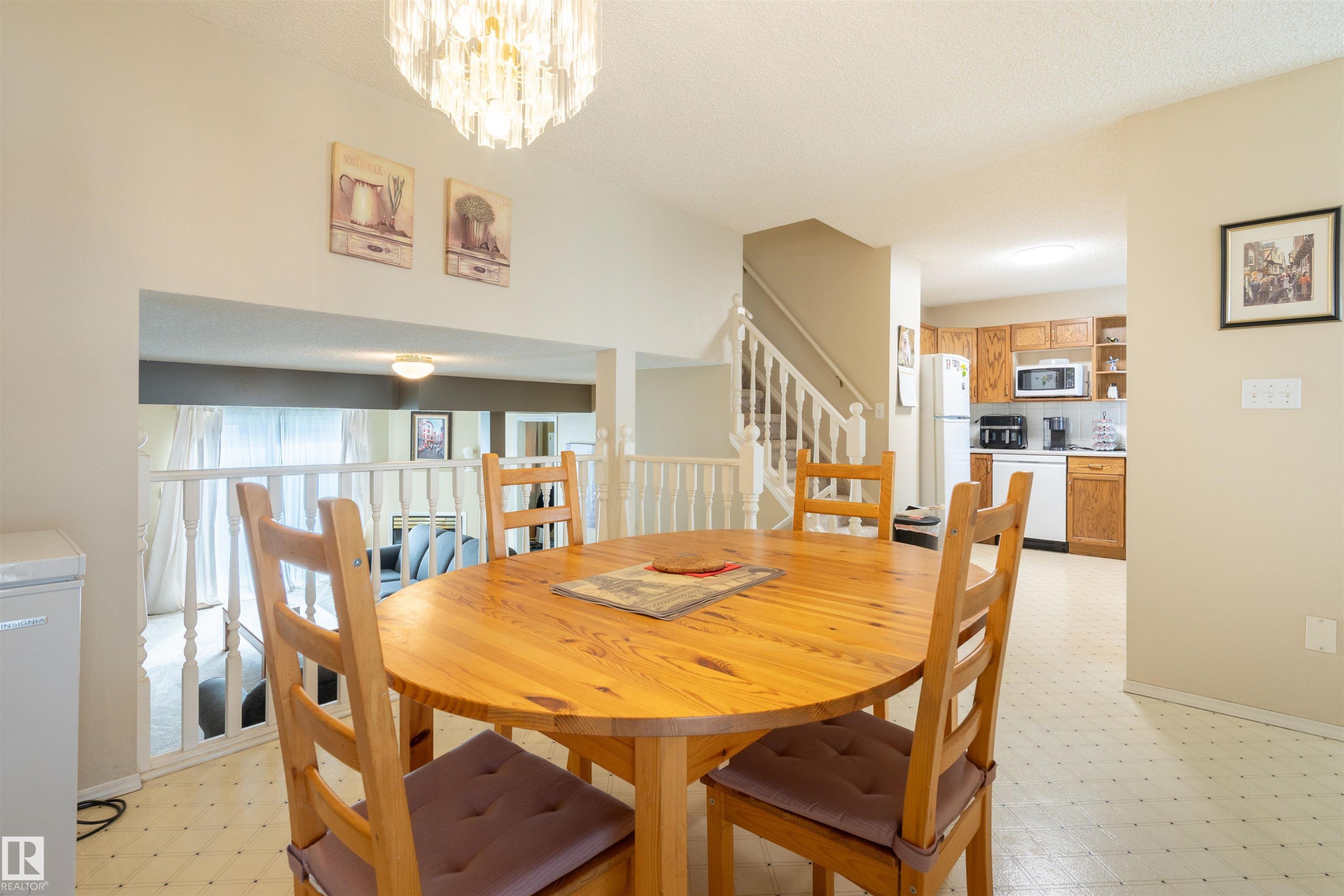 #48 3311 58 St Nw, Edmonton, AB - Indoor Photo Showing Dining Room