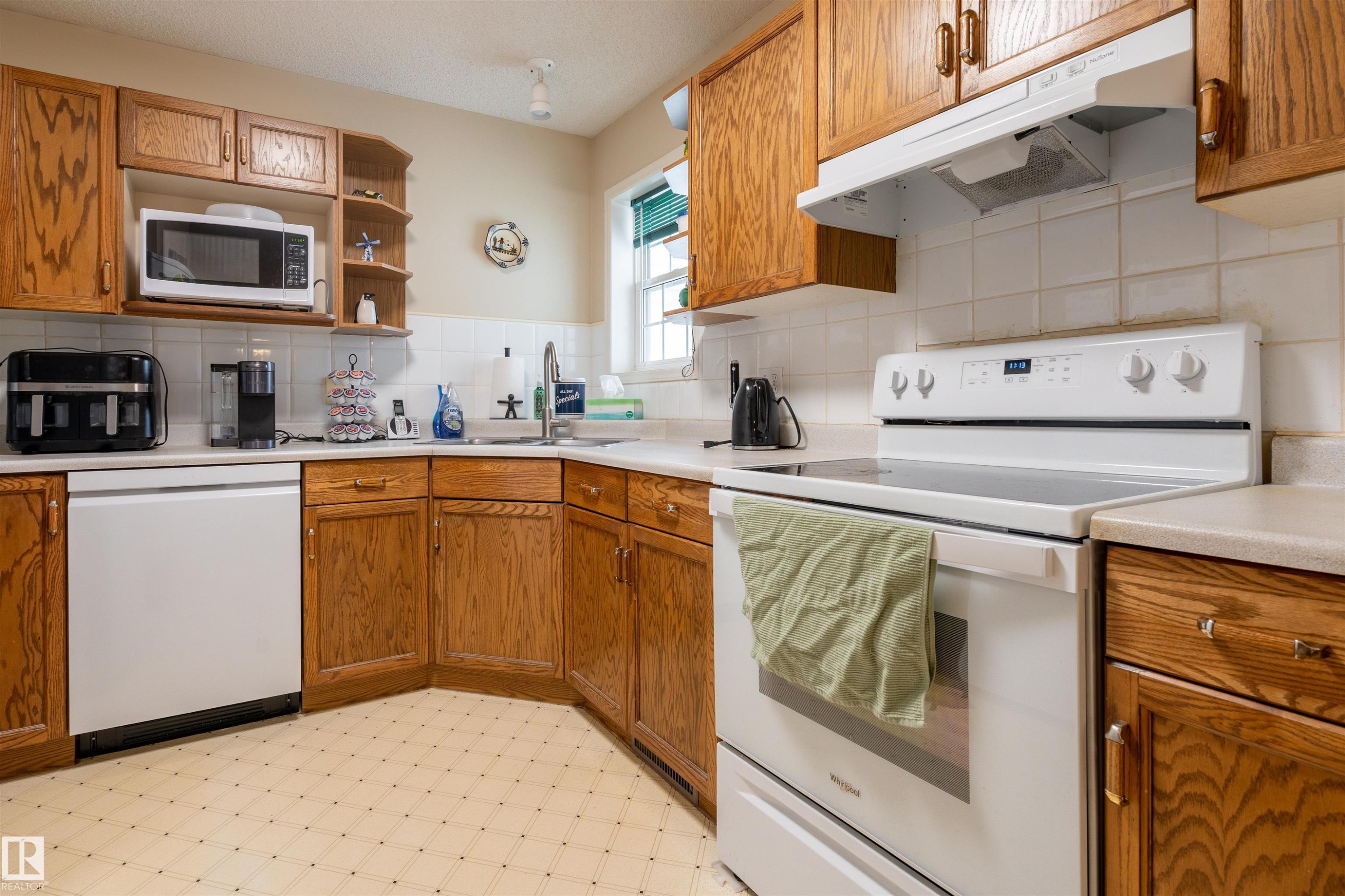 #48 3311 58 St Nw, Edmonton, AB - Indoor Photo Showing Kitchen
