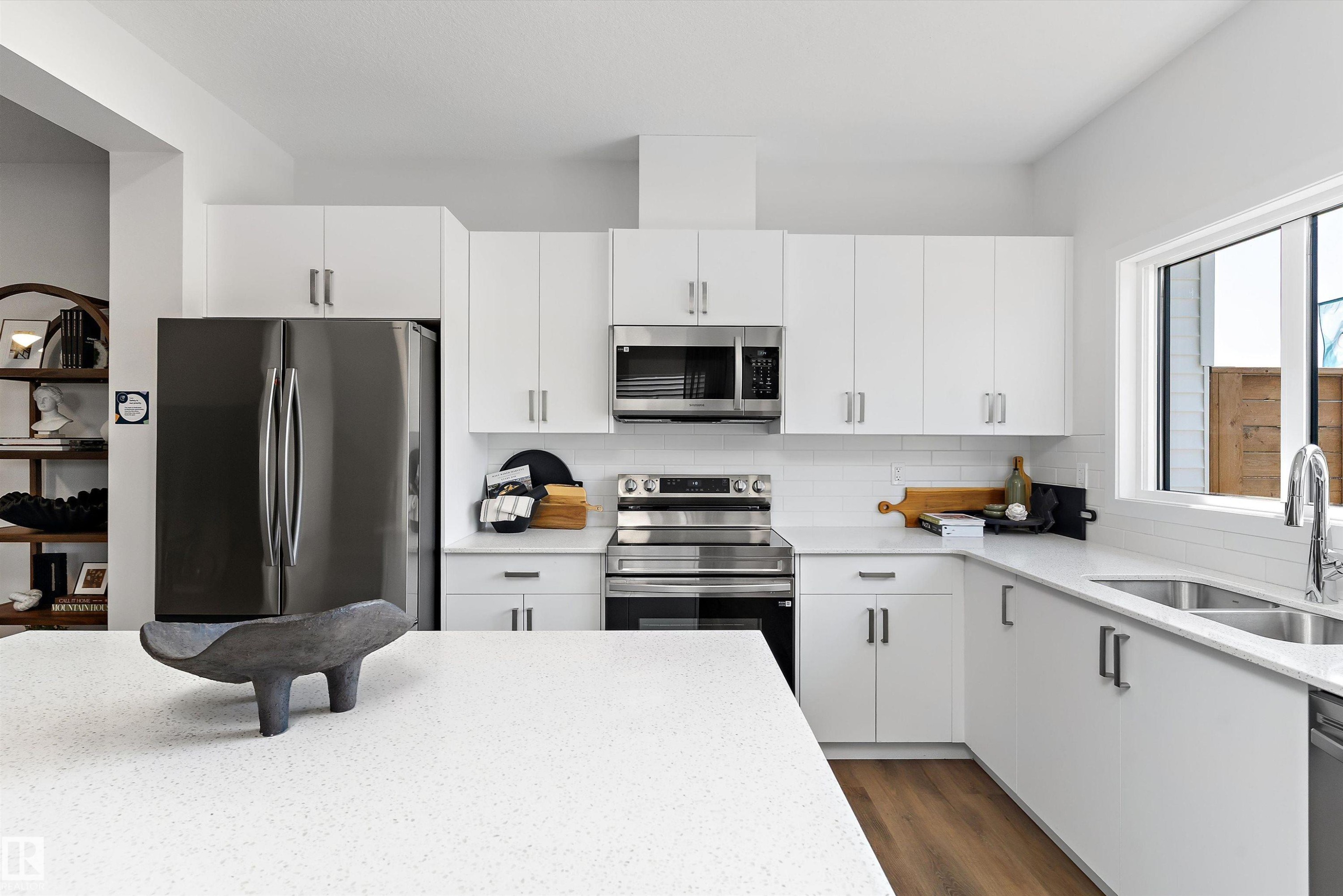 8907 Elves Loop Nw, Edmonton, AB - Indoor Photo Showing Kitchen With Double Sink