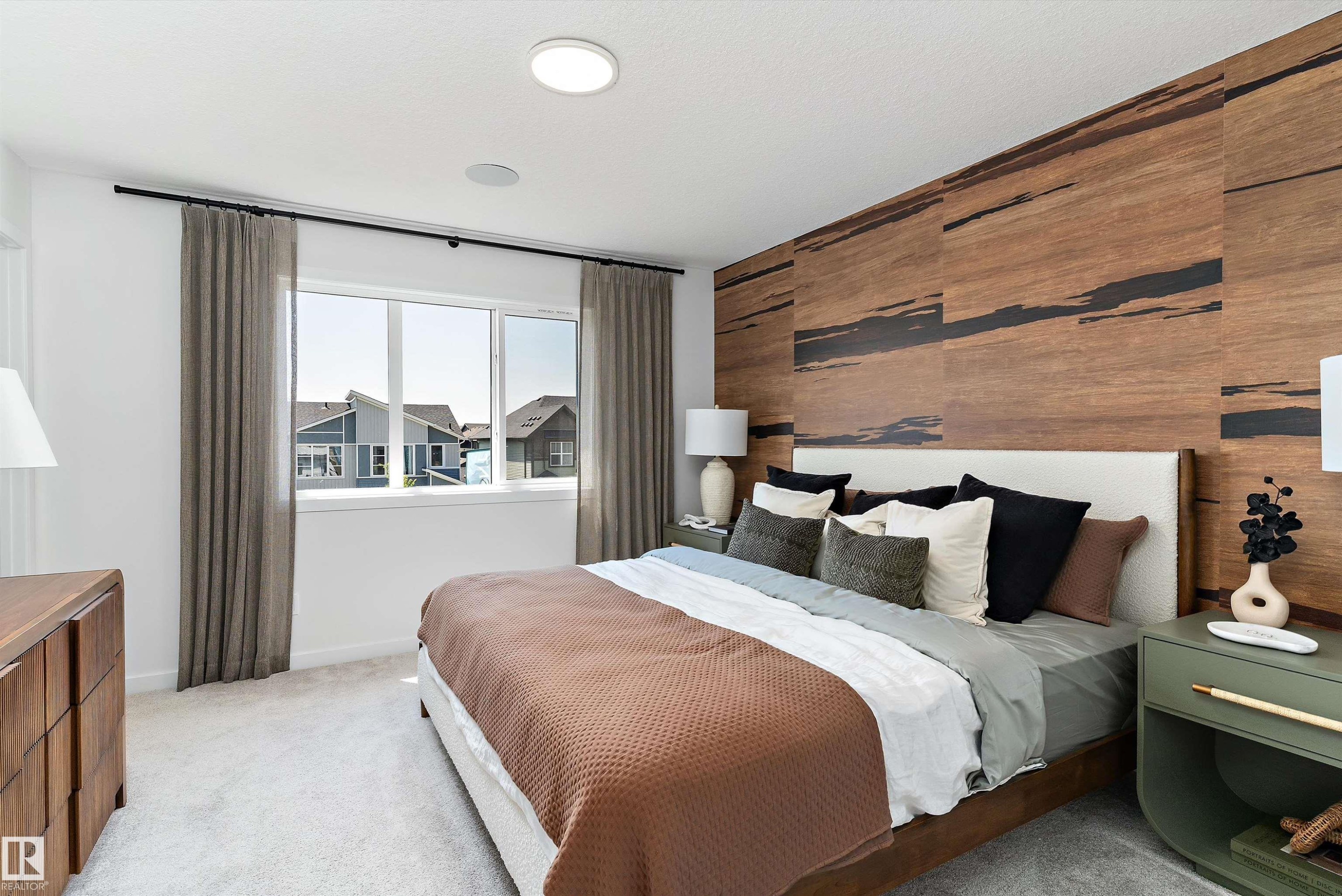 8907 Elves Loop Nw, Edmonton, AB - Indoor Photo Showing Bedroom