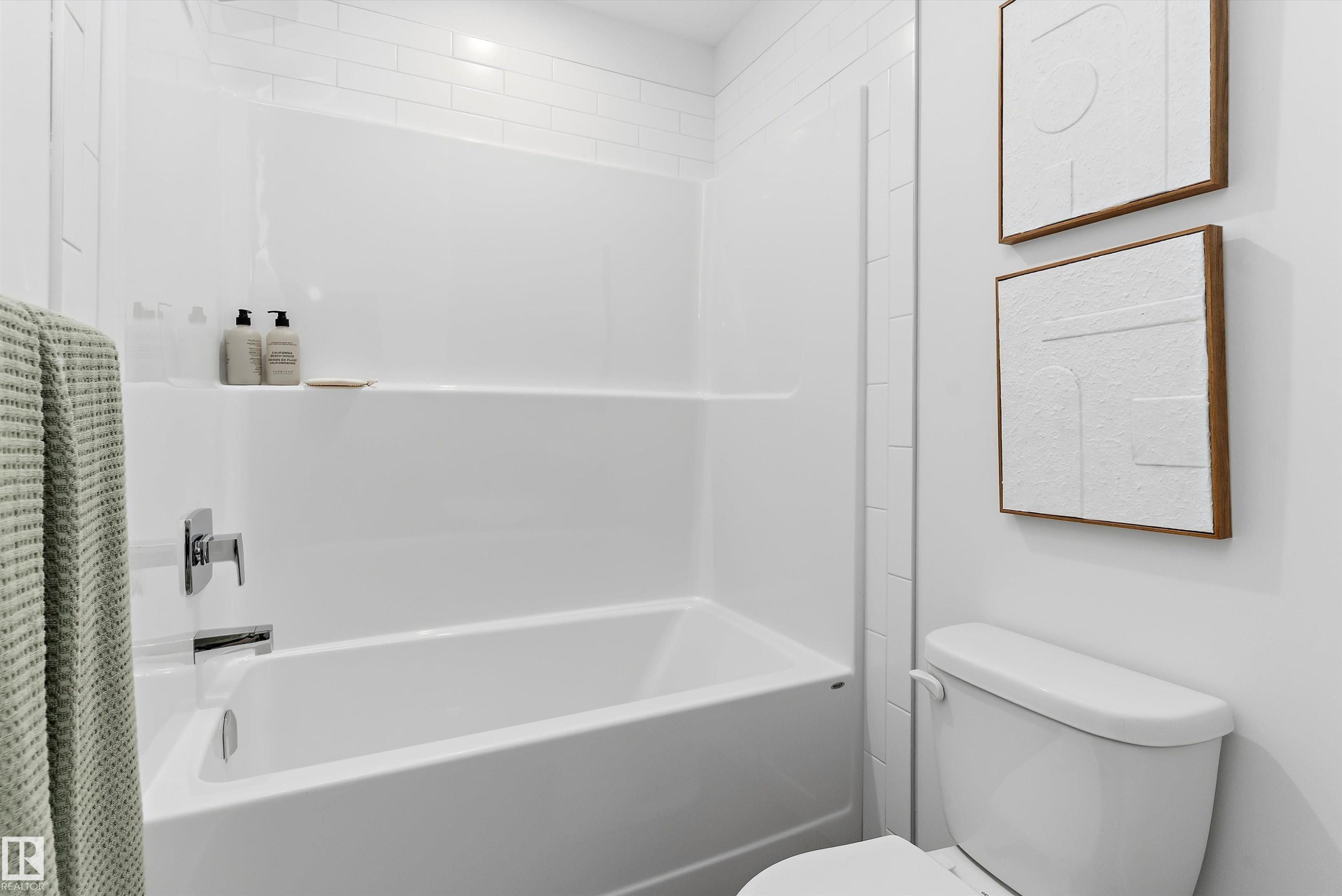 8907 Elves Loop Nw, Edmonton, AB - Indoor Photo Showing Bathroom