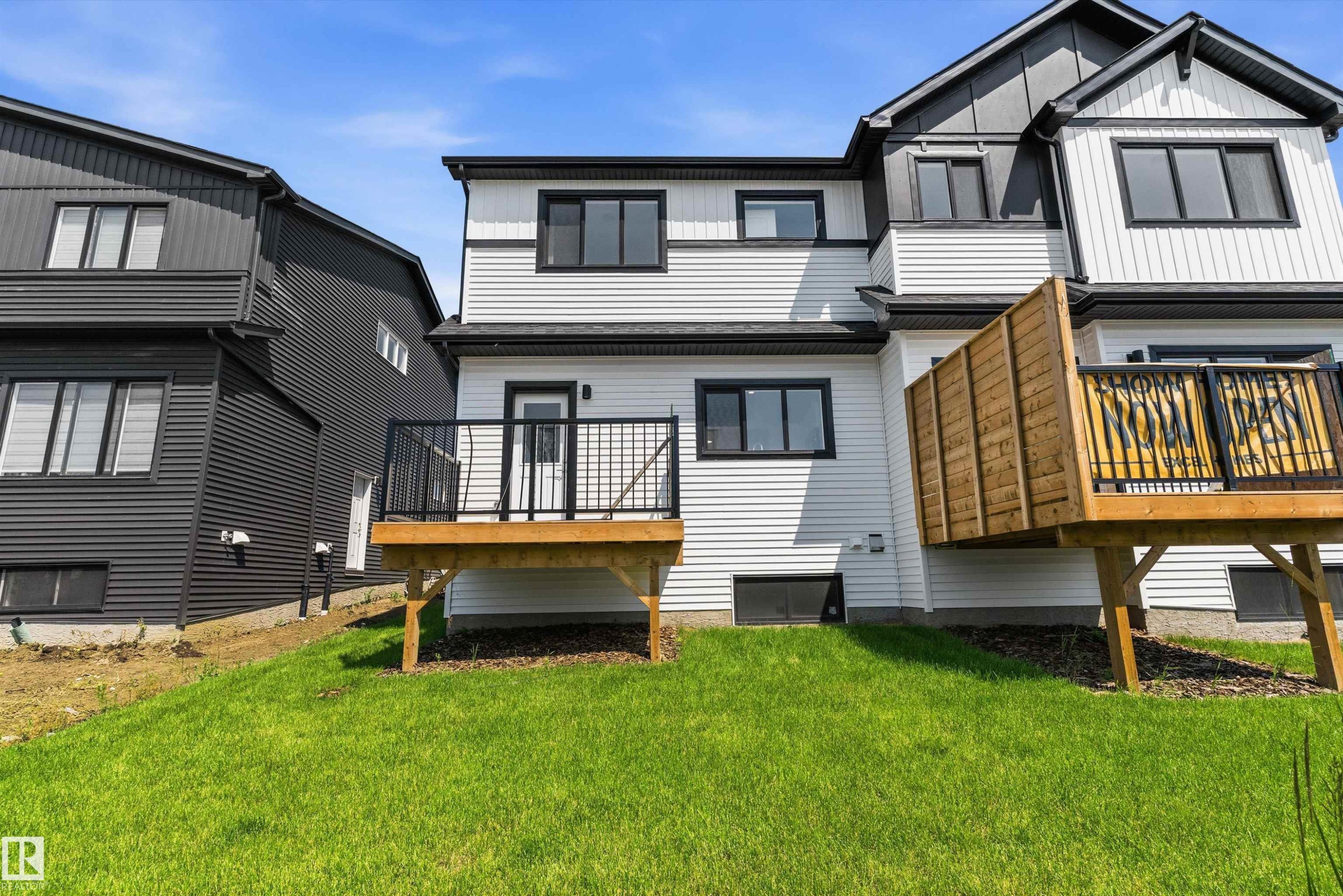 8907 Elves Loop Nw, Edmonton, AB - Outdoor