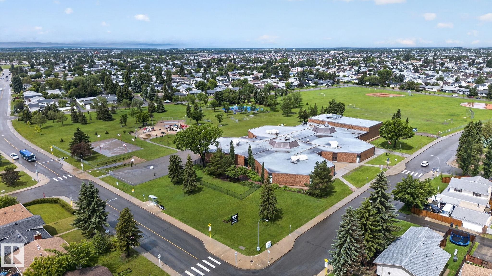 Aerial perspective showcasing a sprawling park with extensive green spaces - 7539 149A Avenue Nw, Edmonton, AB - Outdoor With View