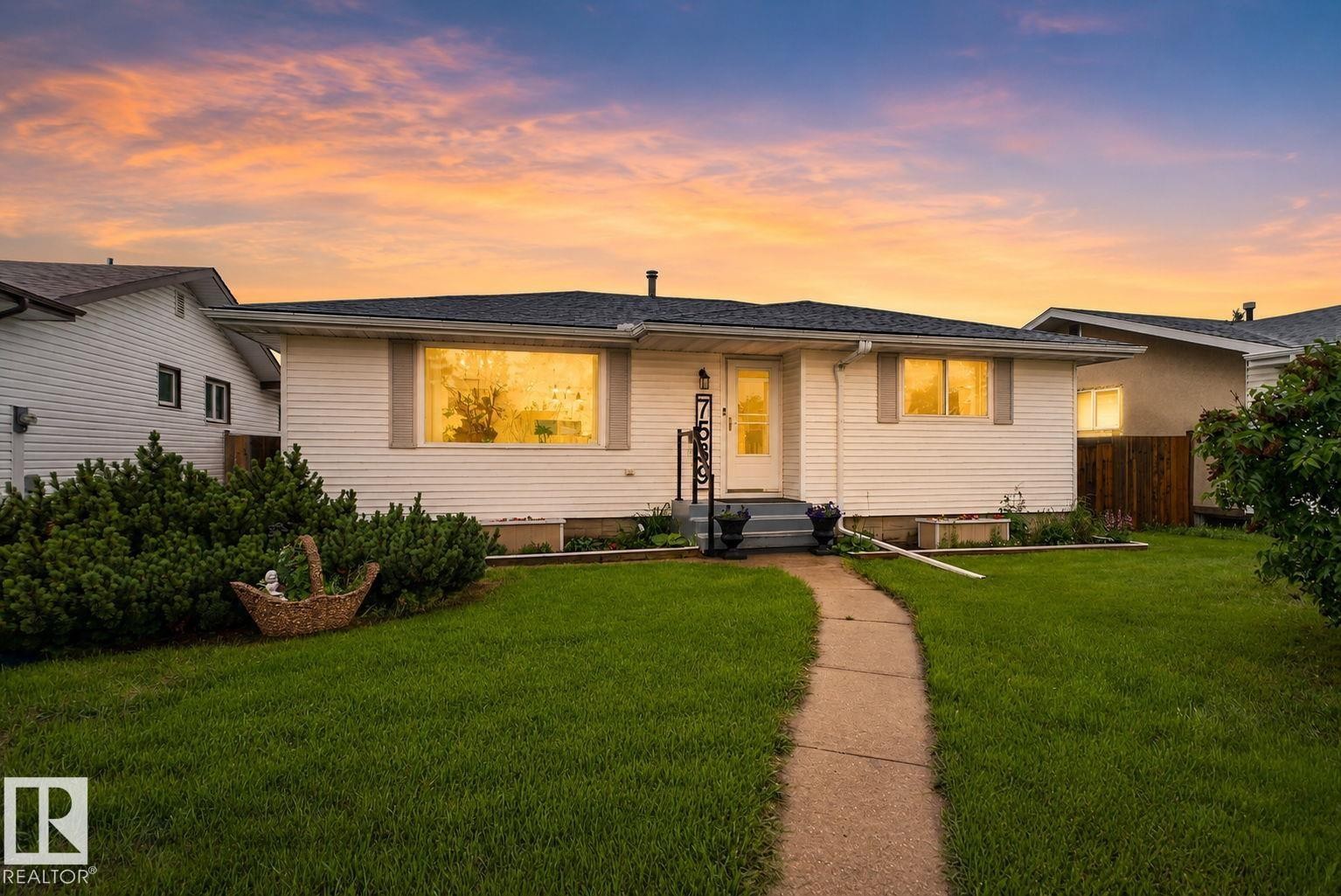 Single-story residence featuring white siding and a dark-shingled roof - 7539 149A Avenue Nw, Edmonton, AB - Outdoor