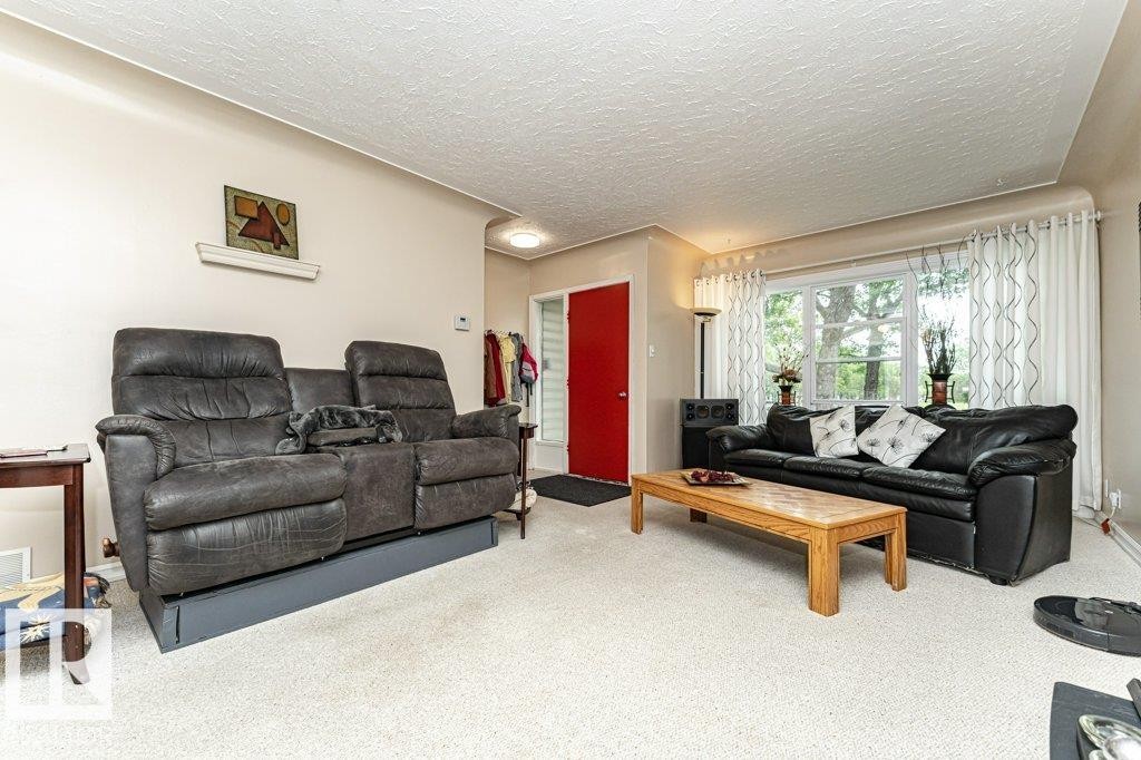 11544 71 Street, Edmonton, AB