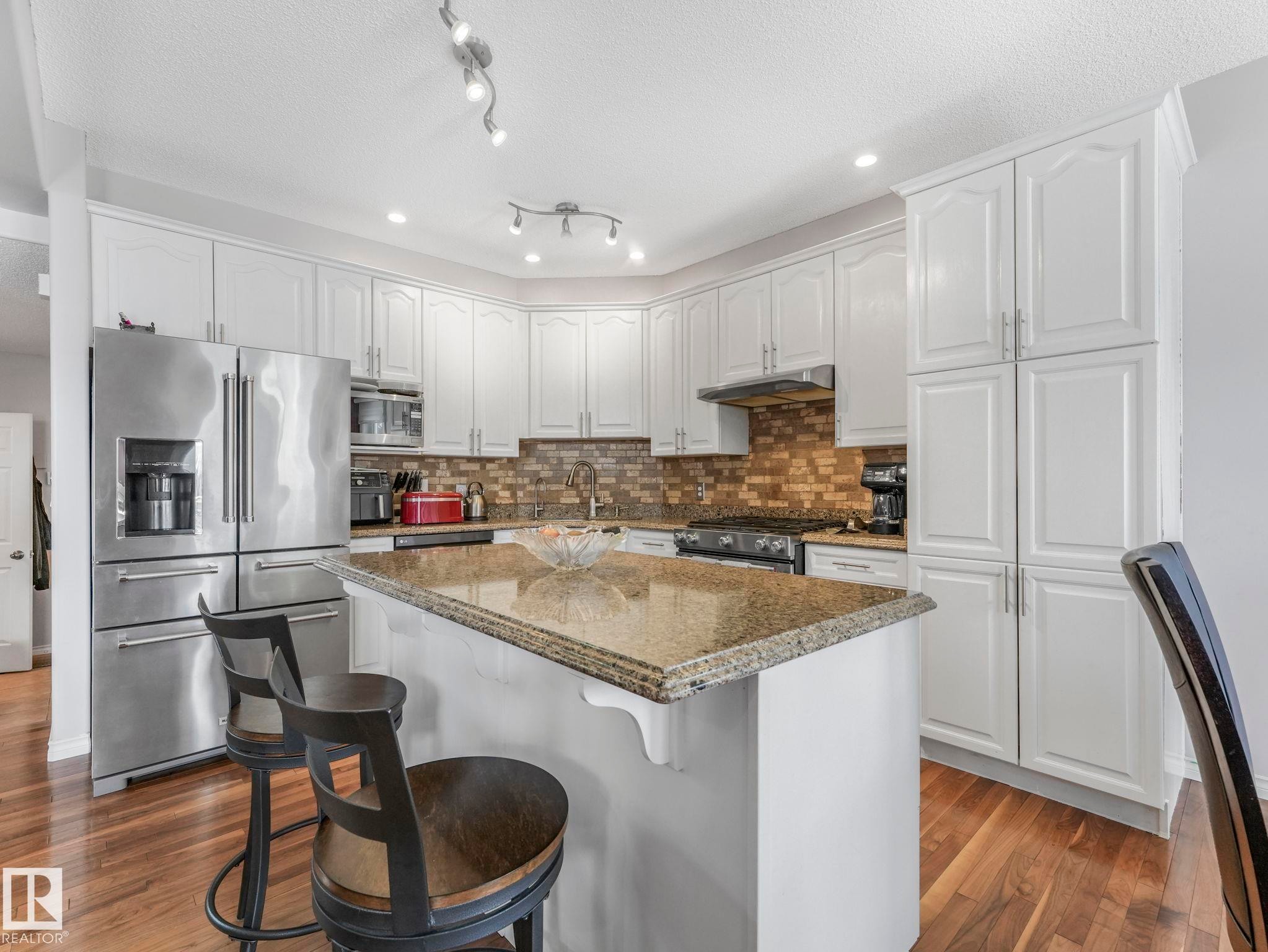 16237 129A Street Nw, Edmonton, AB - Indoor Photo Showing Kitchen With Upgraded Kitchen