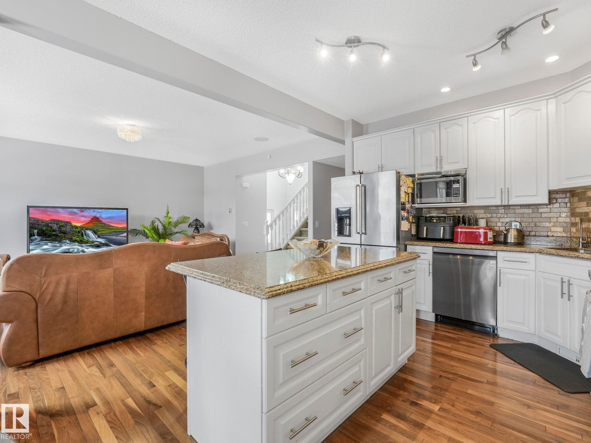 16237 129A Street Nw, Edmonton, AB - Indoor Photo Showing Kitchen
