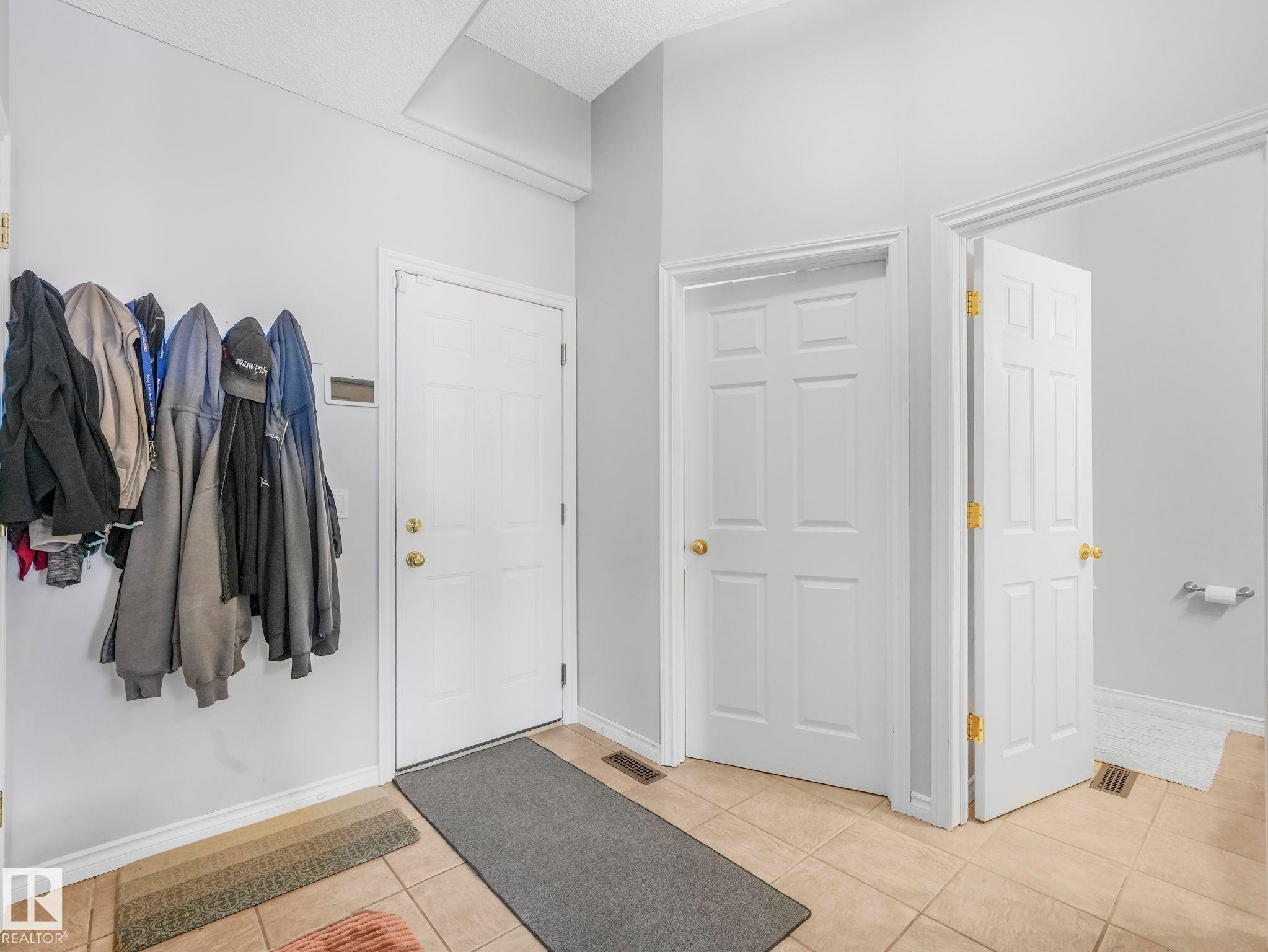 16237 129A Street Nw, Edmonton, AB - Indoor Photo Showing Other Room