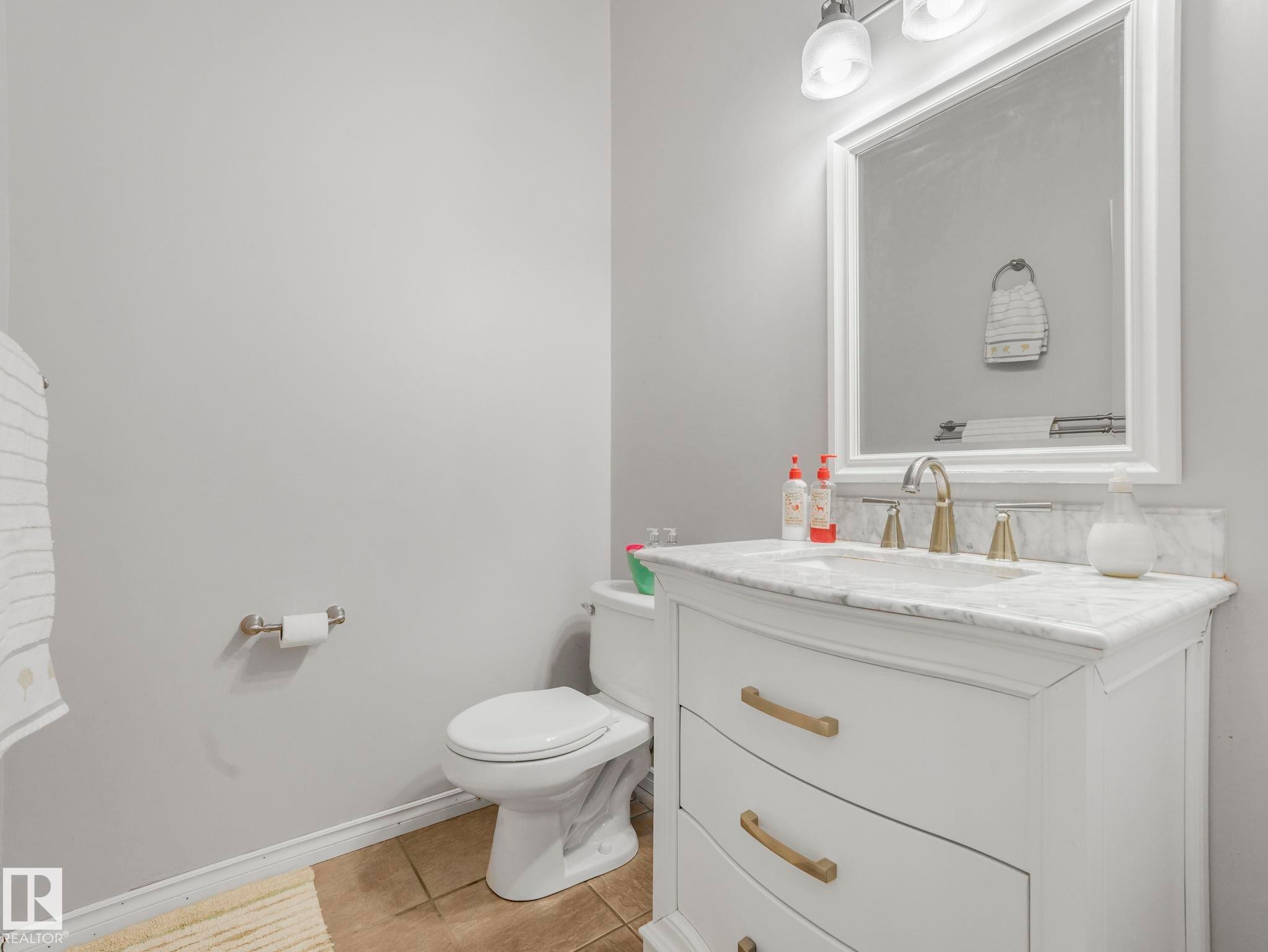16237 129A Street Nw, Edmonton, AB - Indoor Photo Showing Bathroom