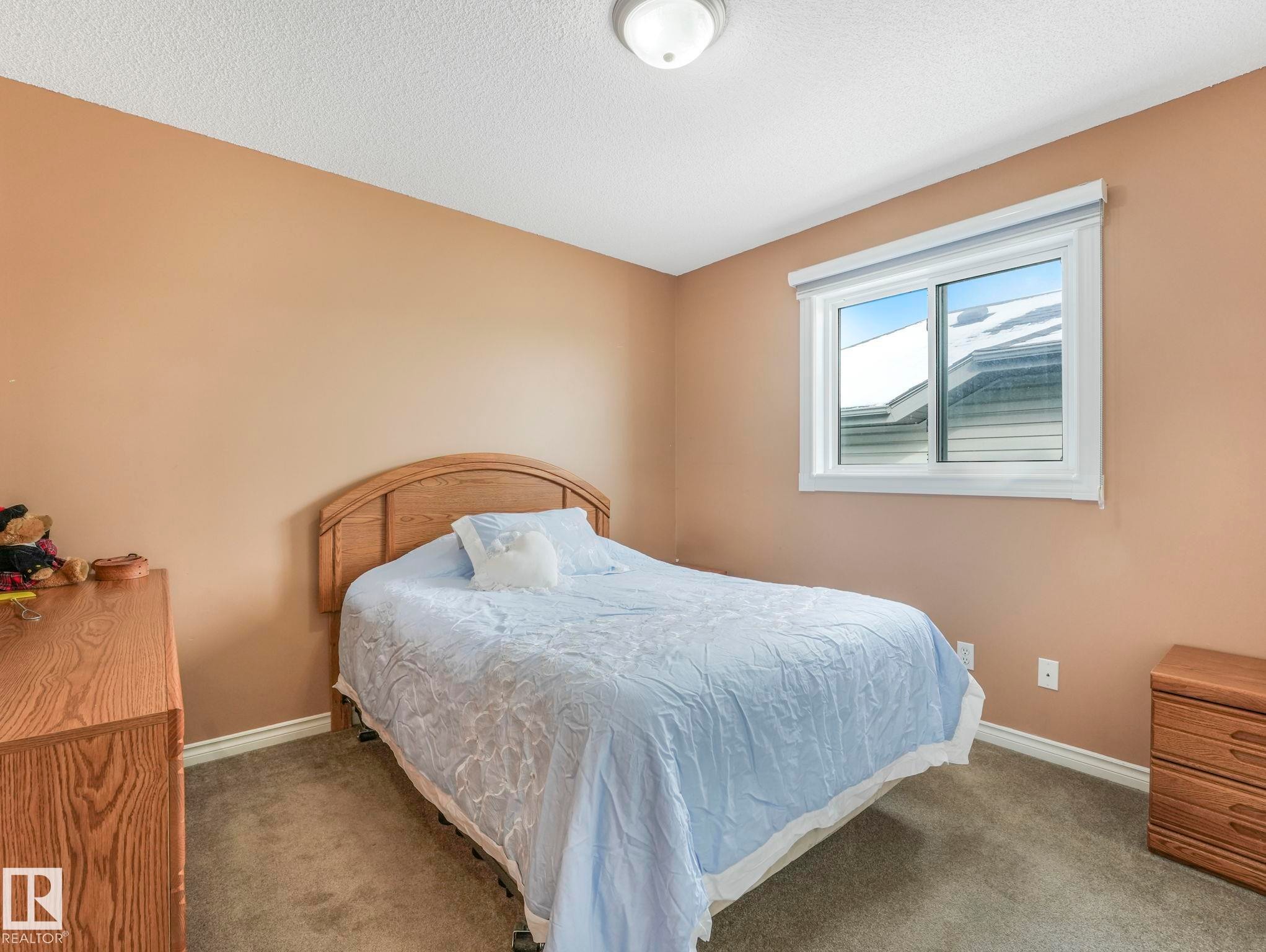 16237 129A Street Nw, Edmonton, AB - Indoor Photo Showing Bedroom
