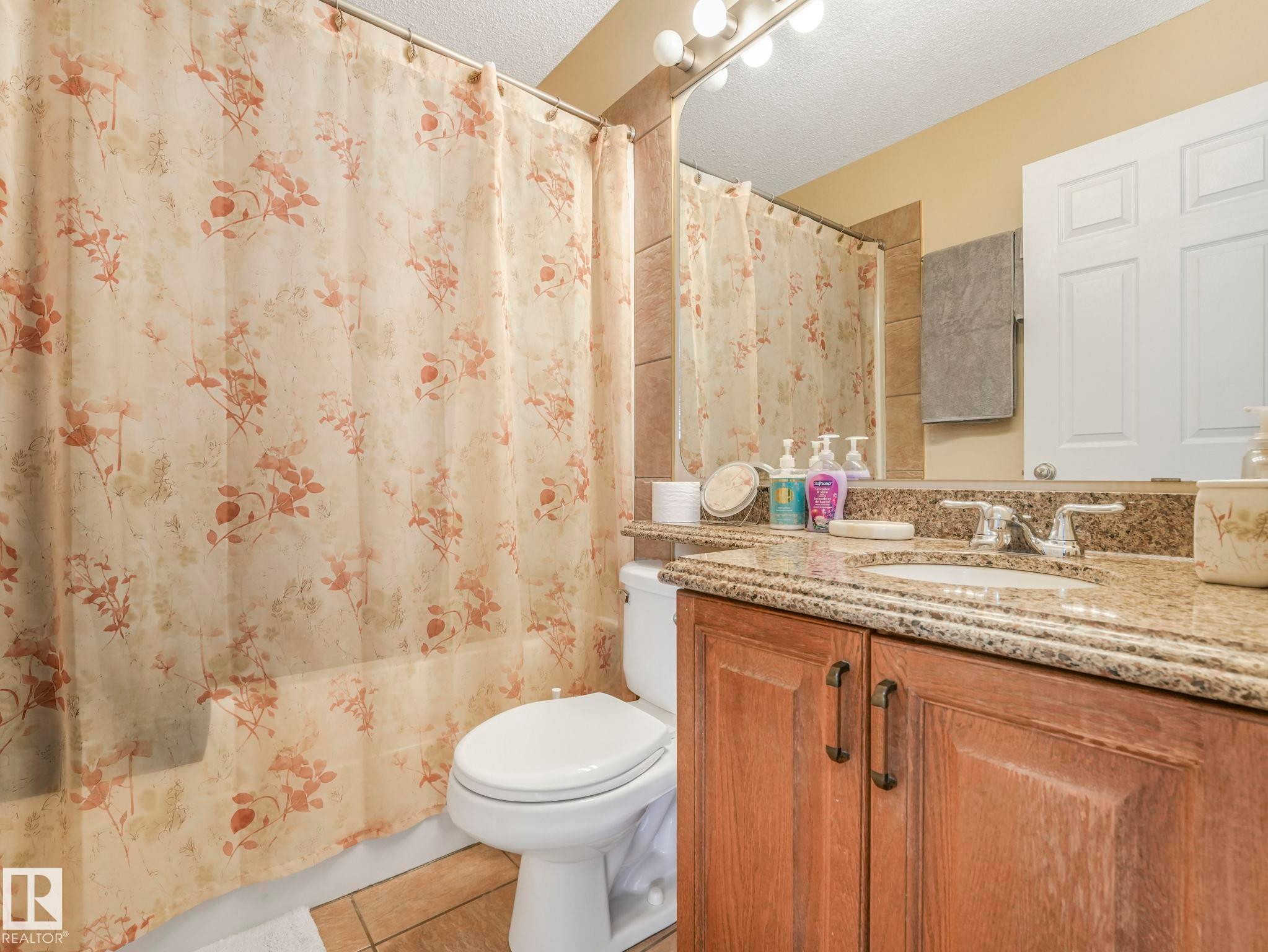 16237 129A Street Nw, Edmonton, AB - Indoor Photo Showing Bathroom