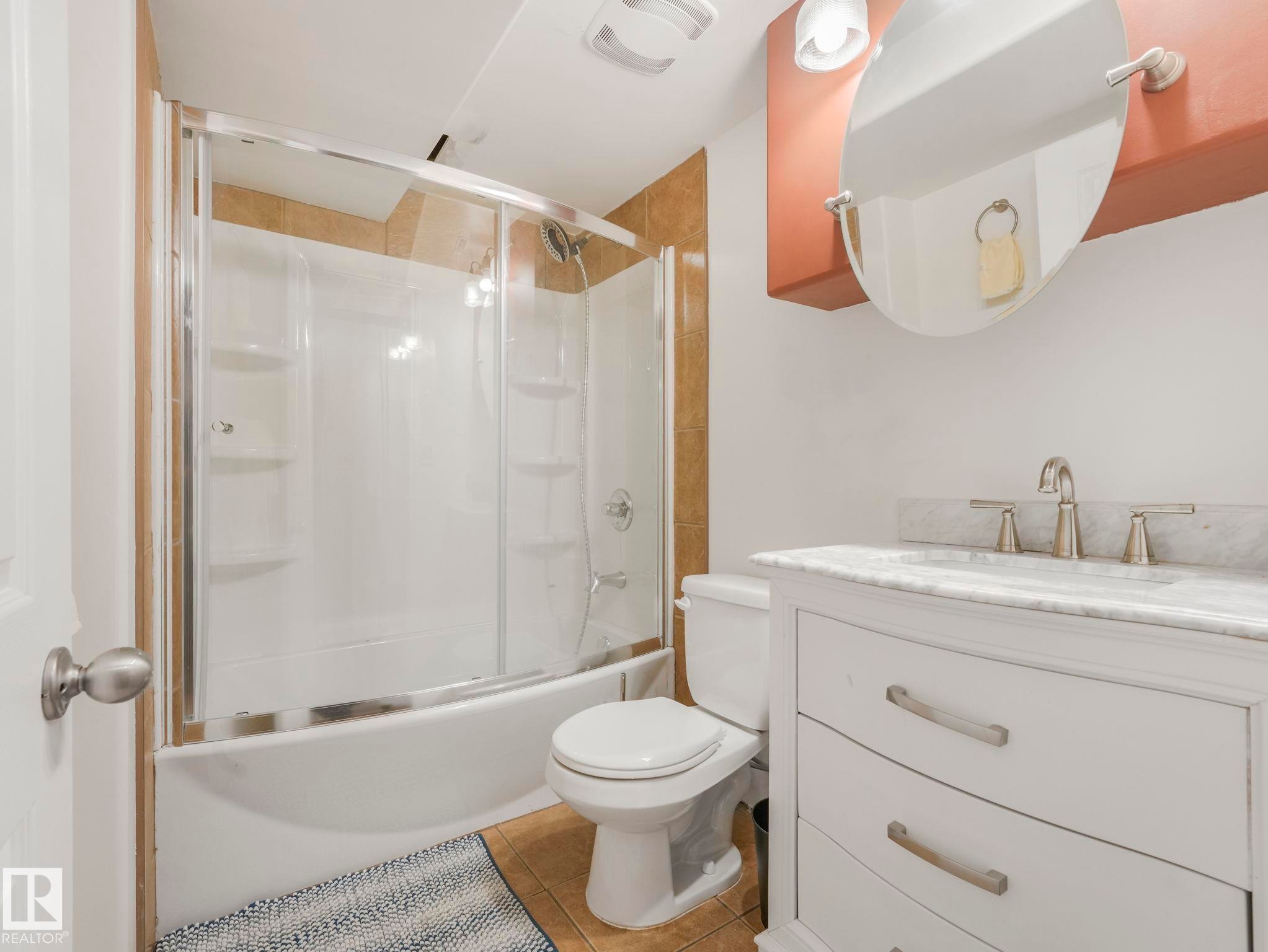 16237 129A Street Nw, Edmonton, AB - Indoor Photo Showing Bathroom