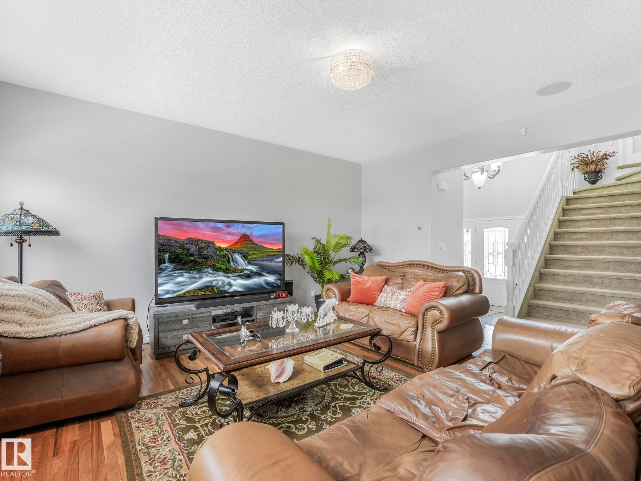 16237 129A Street Nw, Edmonton, AB - Indoor Photo Showing Living Room