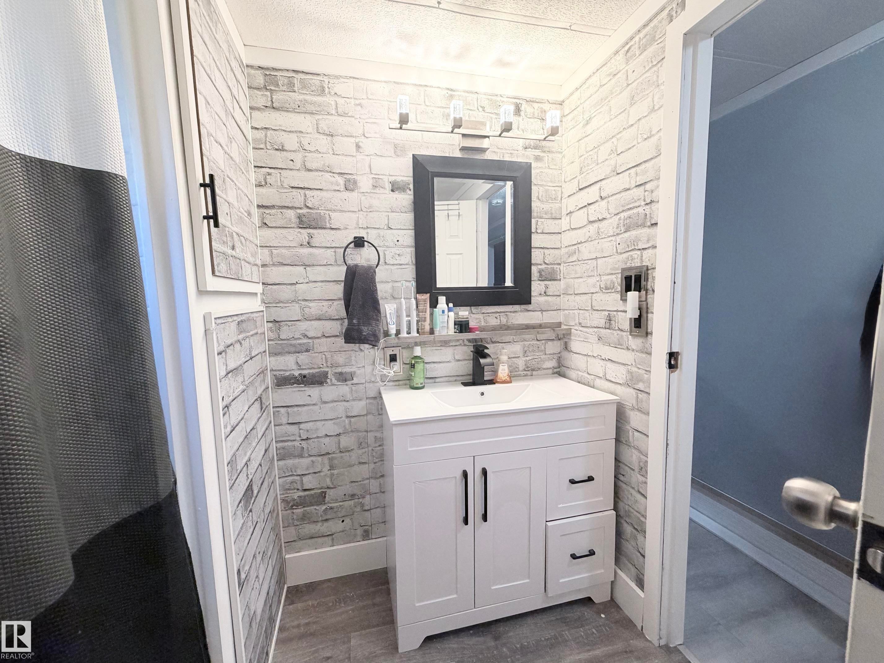 2 Round Road Nw, Edmonton, AB