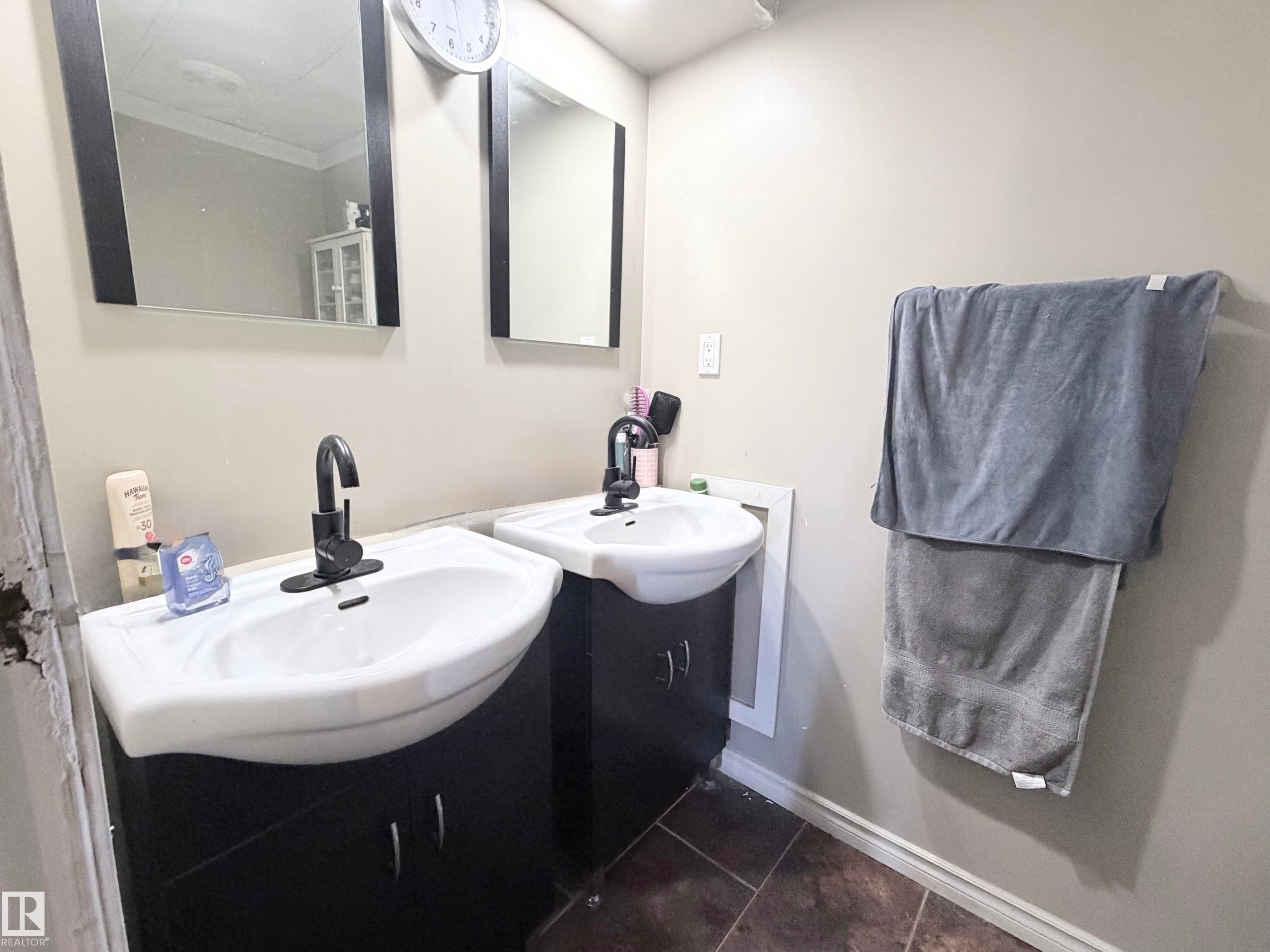 2 Round Road Nw, Edmonton, AB