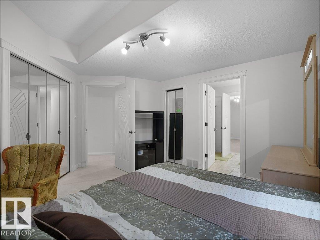 Carpeted room featuring white walls and textured ceiling - 2423 Tegler Green, Edmonton, AB