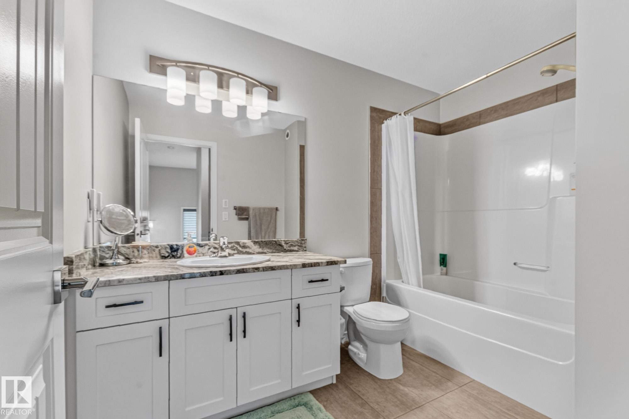 866 Ebbers Crescent Nw, Edmonton, AB - Indoor Photo Showing Bathroom