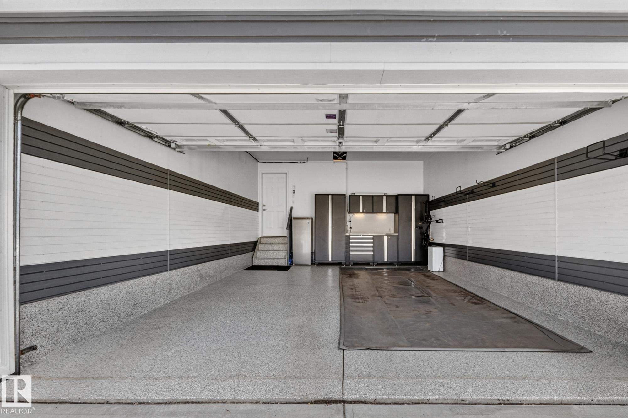 866 Ebbers Crescent Nw, Edmonton, AB - Indoor Photo Showing Garage