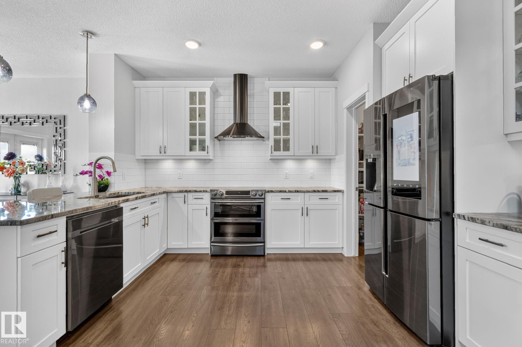 866 Ebbers Crescent Nw, Edmonton, AB - Indoor Photo Showing Kitchen With Upgraded Kitchen